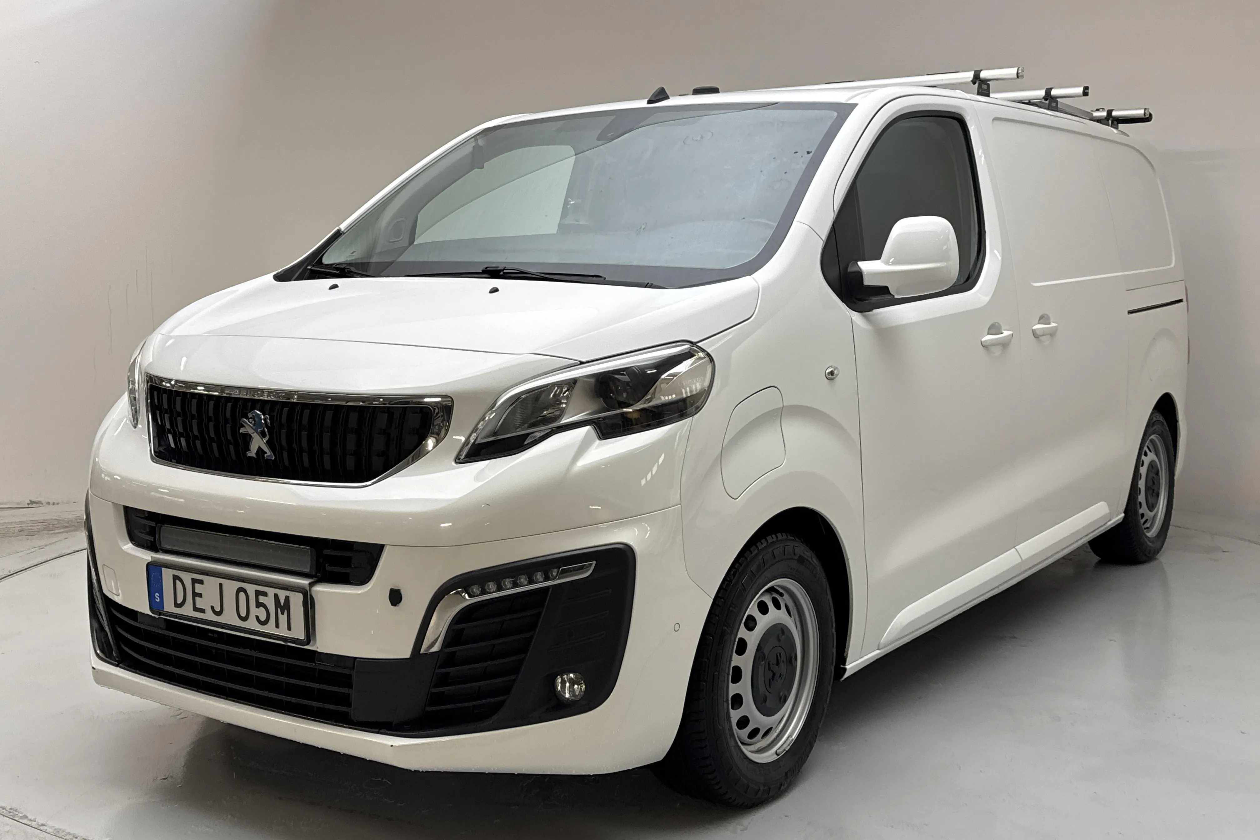 Presentation photo 1 of 16: Peugeot e-Expert Skåp 75kWh (136hk) - 95 780 km - Automatic - white - 2021