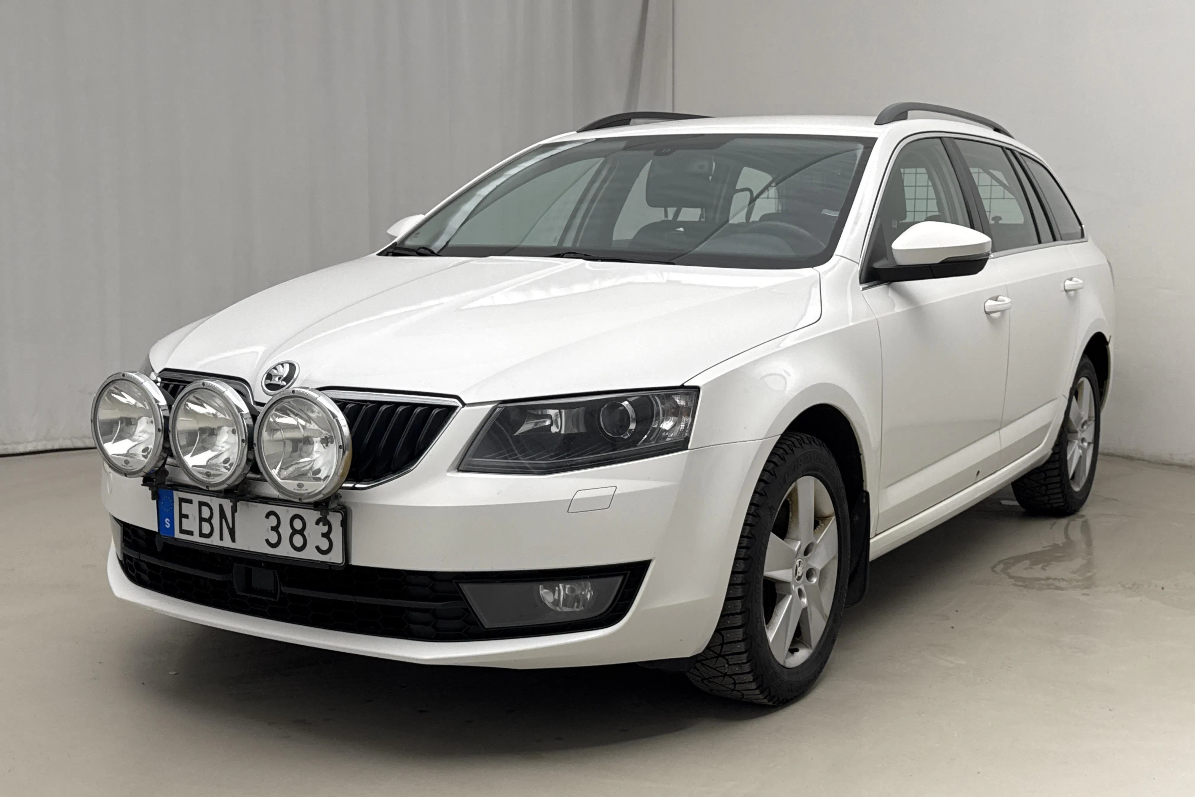 Presentation photo 1 of 15: Skoda Octavia III 1.6 TDI CR Combi 4X4 (105hk) - 184 890 km - Manual - white - 2014