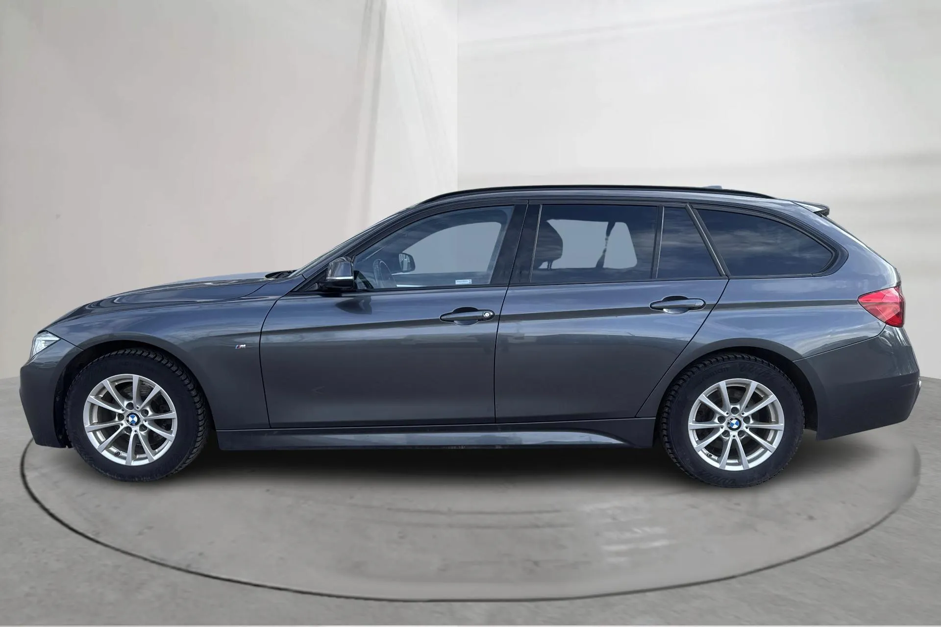 Presentationsfoto 2 av 16: BMW 320d xDrive Touring, F31 (190hk) - 15 952 mil - Automat - grå - 2017