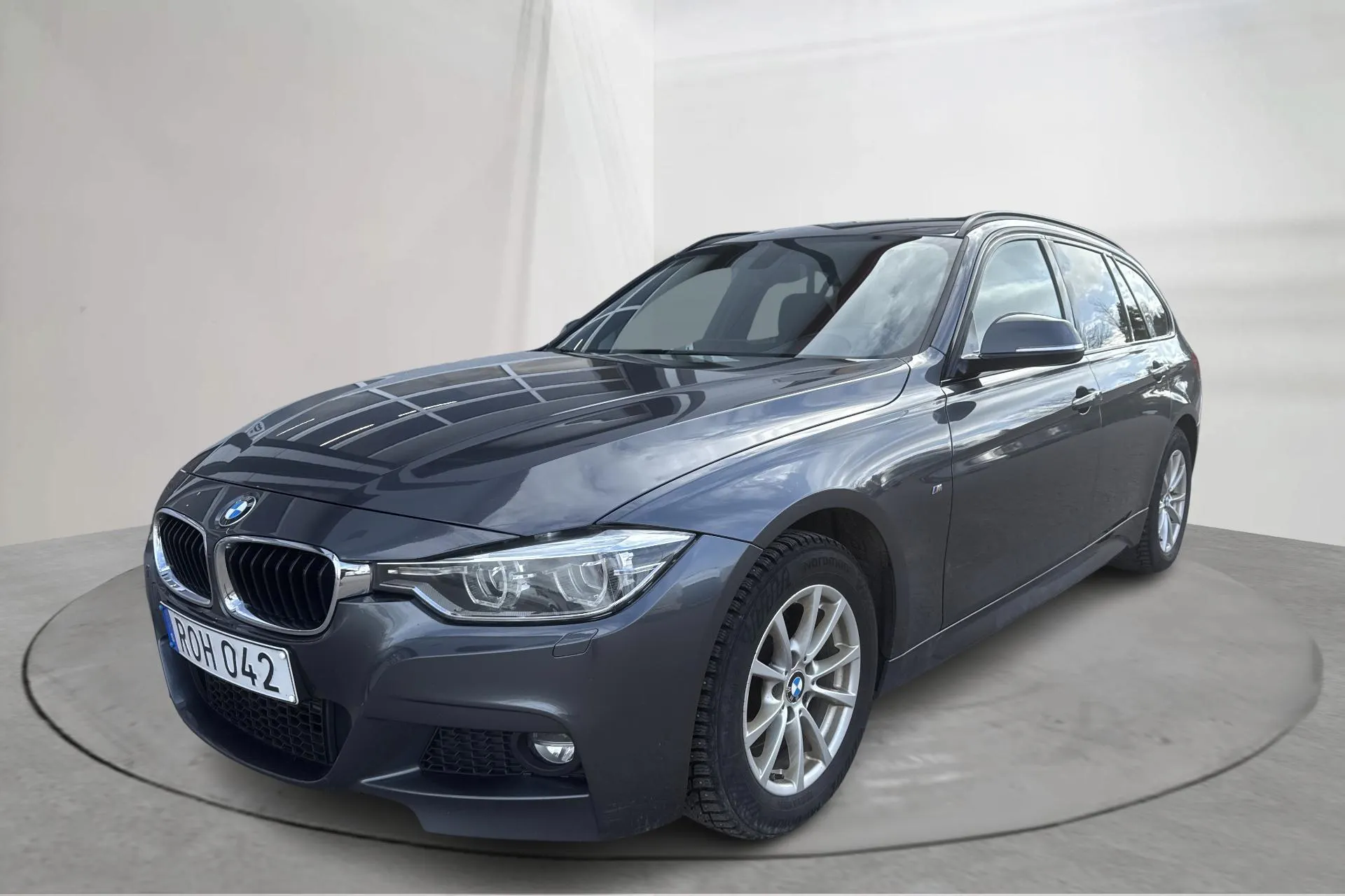 Presentationsfoto 1 av 16: BMW 320d xDrive Touring, F31 (190hk) - 15 952 mil - Automat - grå - 2017