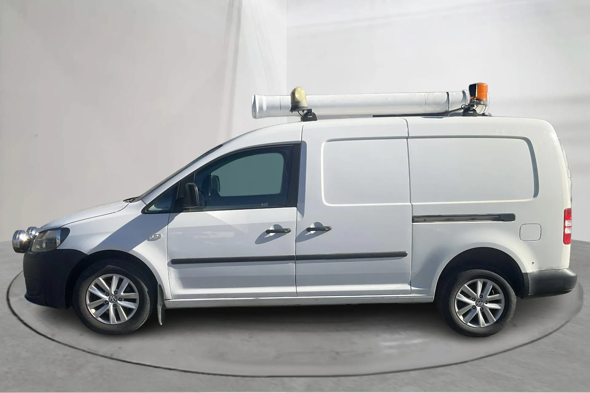 Presentation photo 2 of 12: VW Caddy 2.0 TDI Maxi Skåp 4-motion (110hk) - 128 140 km - Manual - white - 2011