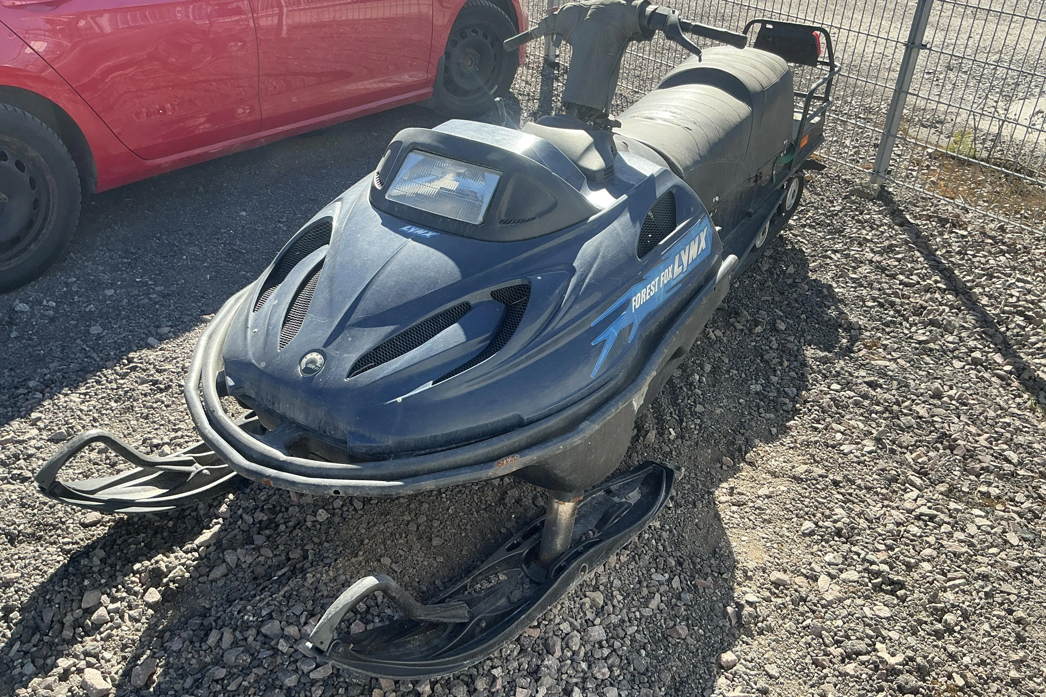 Presentationsfoto 1 av 13: LYNX FOREST FOX Snöskoter (Rep.Objekt) - 256 mil - Automat - blå - 2007