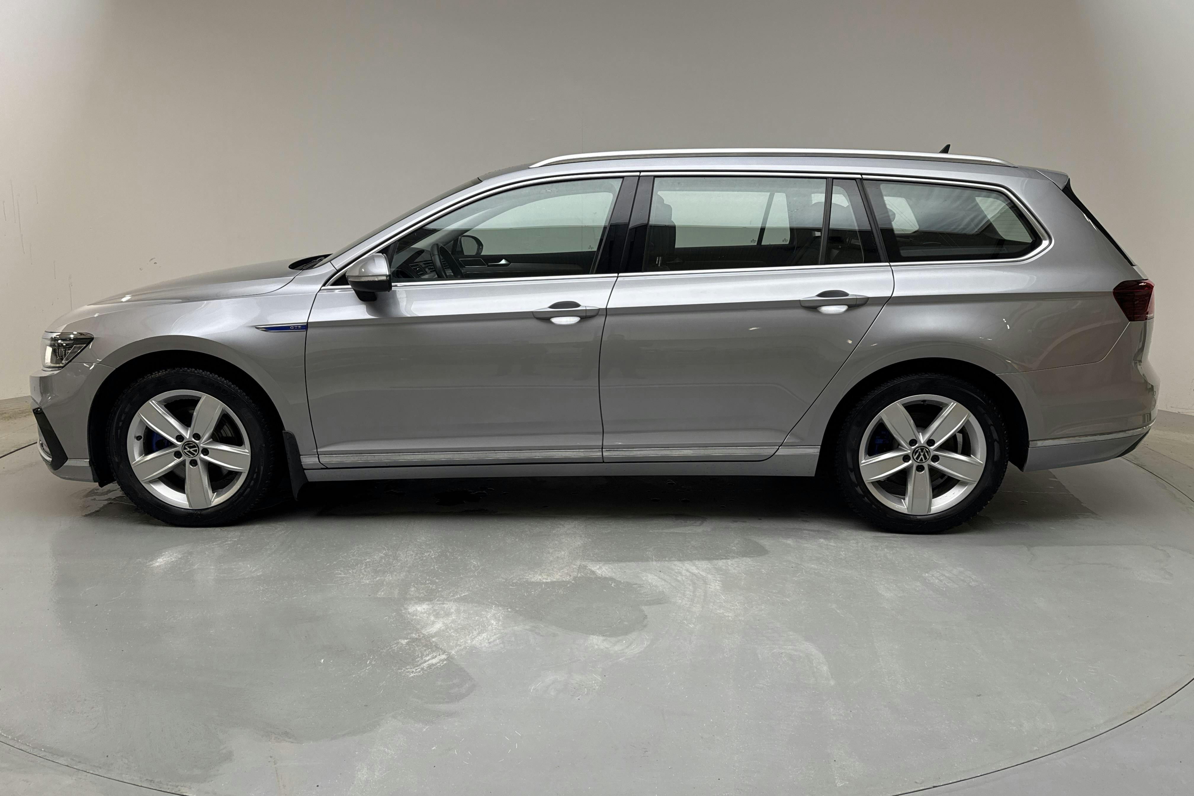 Presentation photo 2 of 17: VW Passat 1.4 GTE Sportscombi (218hk) - 98 700 km - Automatic - silver - 2021