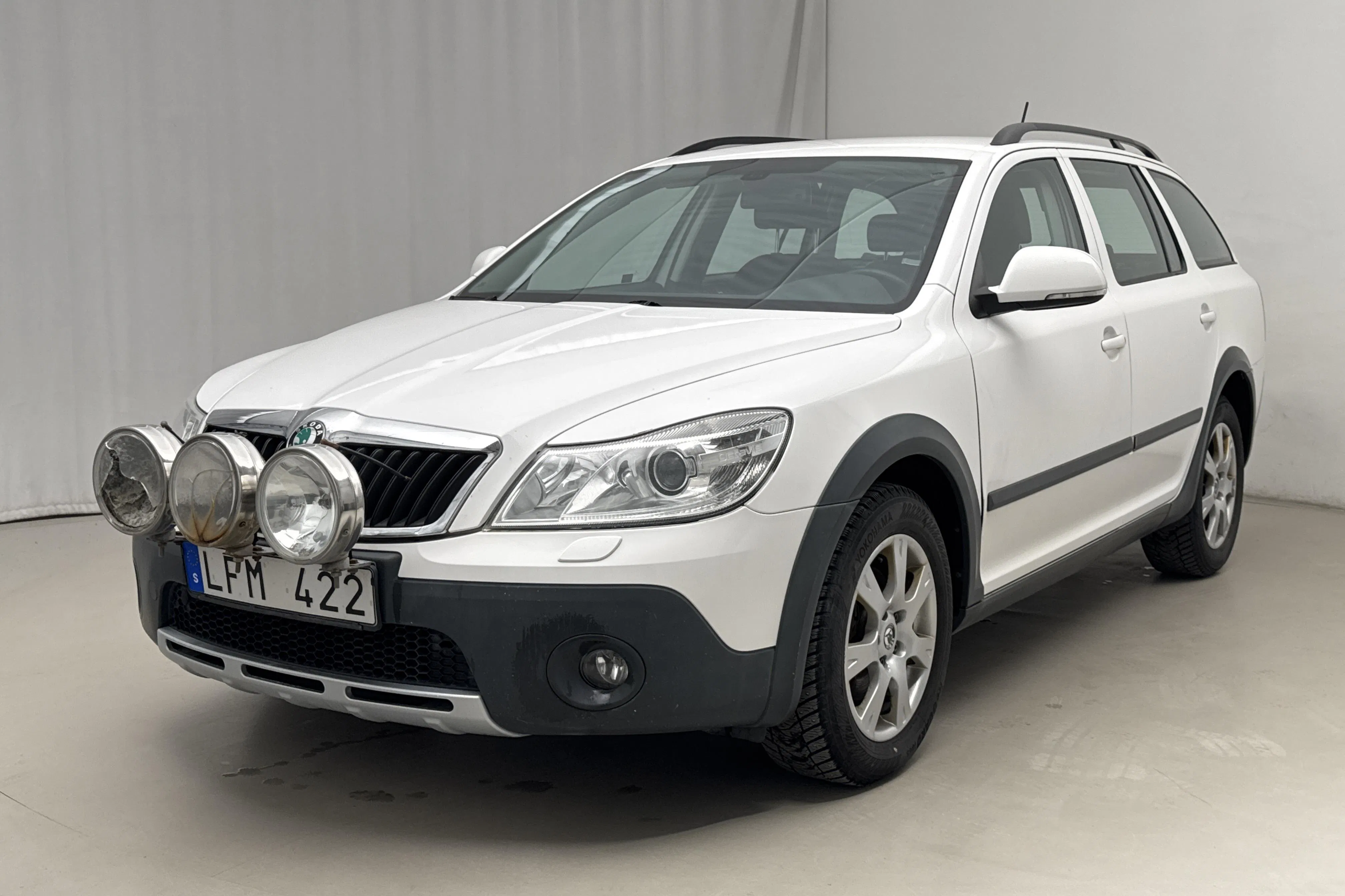 Presentationsfoto 1 av 17: Skoda Octavia Scout II 2.0 TDI 4X4 (140hk) - 18 261 mil - Manuell - vit - 2011