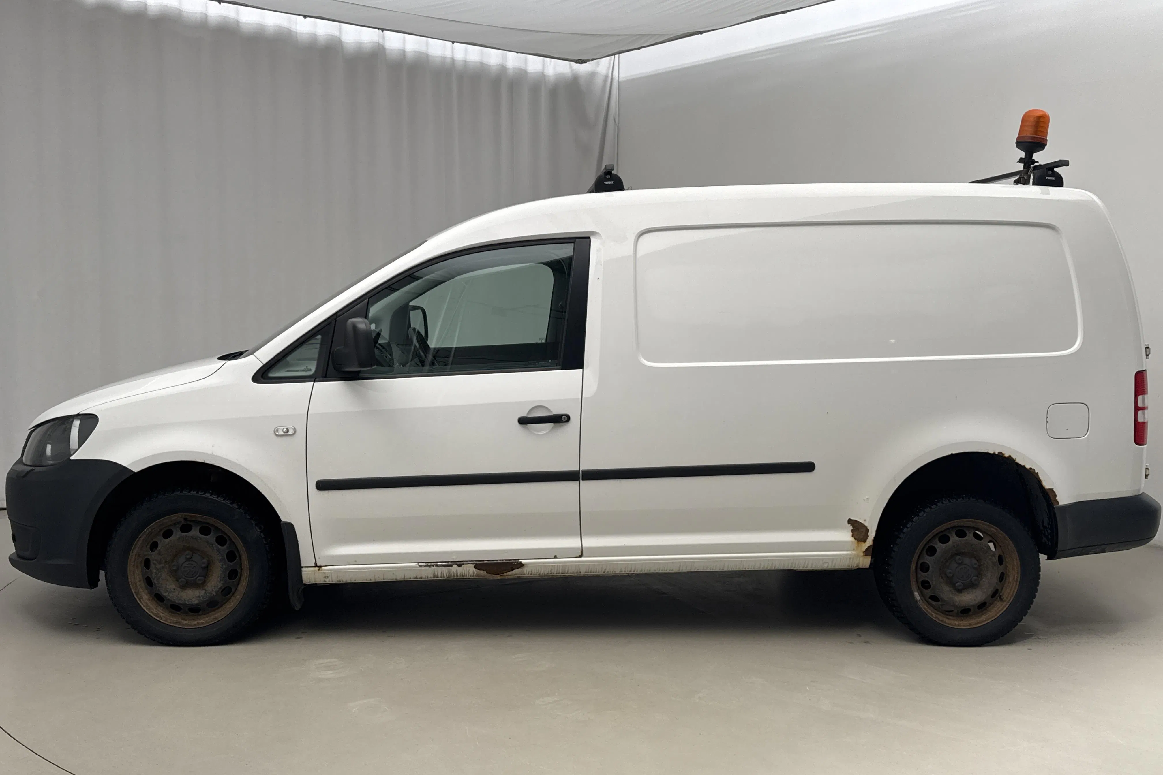 Presentationsfoto 2 av 13: VW Caddy 2.0 TDI Maxi Skåp 4-motion (110hk) - 29 503 mil - Manuell - vit - 2015