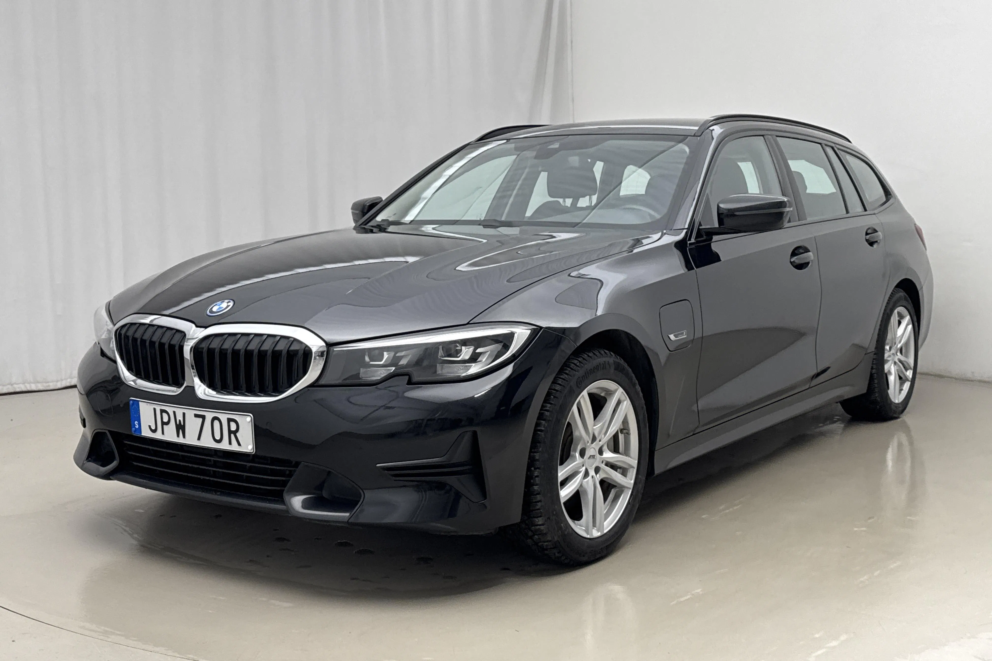 Presentationsfoto 1 av 24: BMW 330e xDrive Touring, G21 (292hk) - 8 116 mil - Automat - svart - 2022