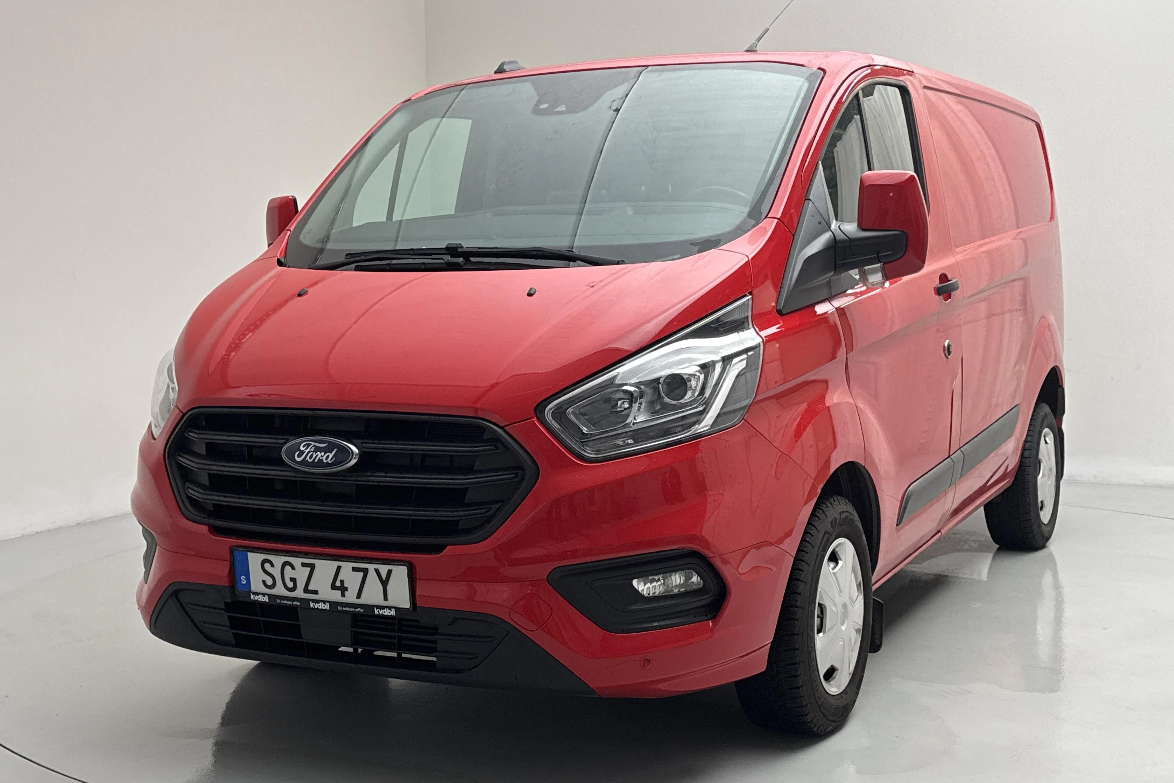 Presentationsfoto 1 av 13: Ford Transit Custom 2.0L EcoBlue (136hk) - 5 196 mil - Manuell - röd - 2022