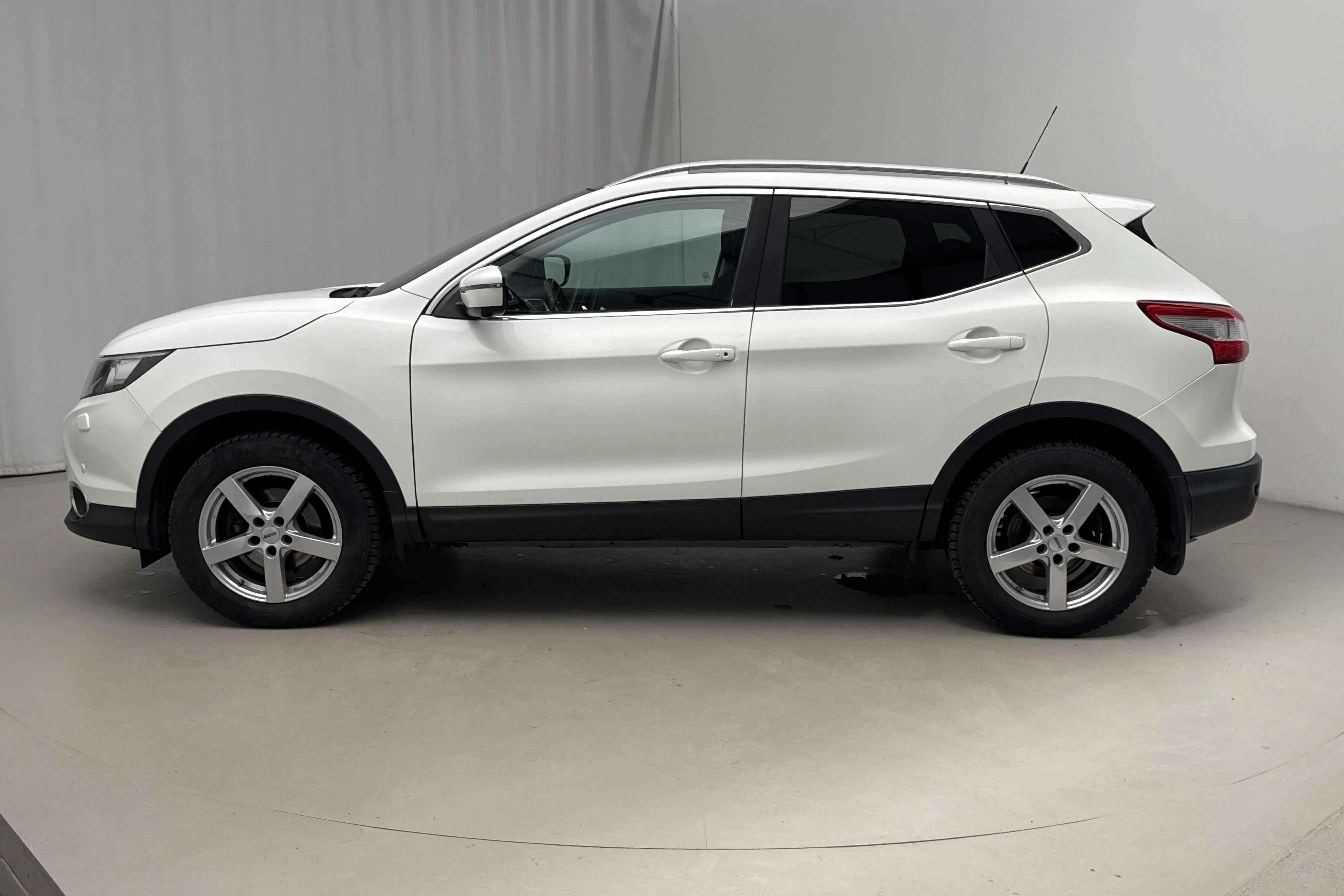 Presentationsfoto 2 av 20: Nissan Qashqai 1.2 (115hk) - 10 398 mil - Manuell - vit - 2017