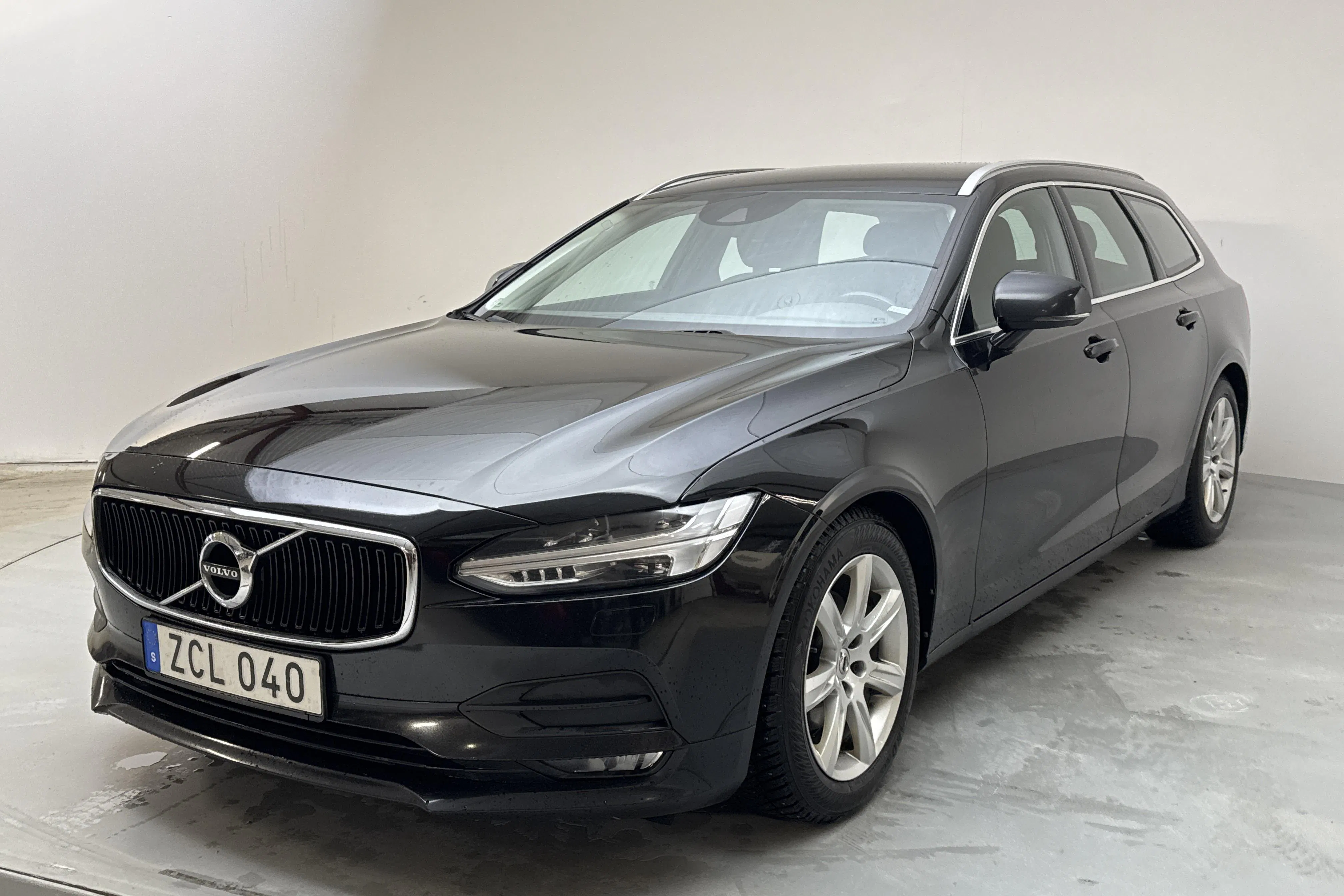 Presentationsfoto 1 av 12: Volvo V90 D3 AWD (150hk) - 24 121 mil - Automat - svart - 2018