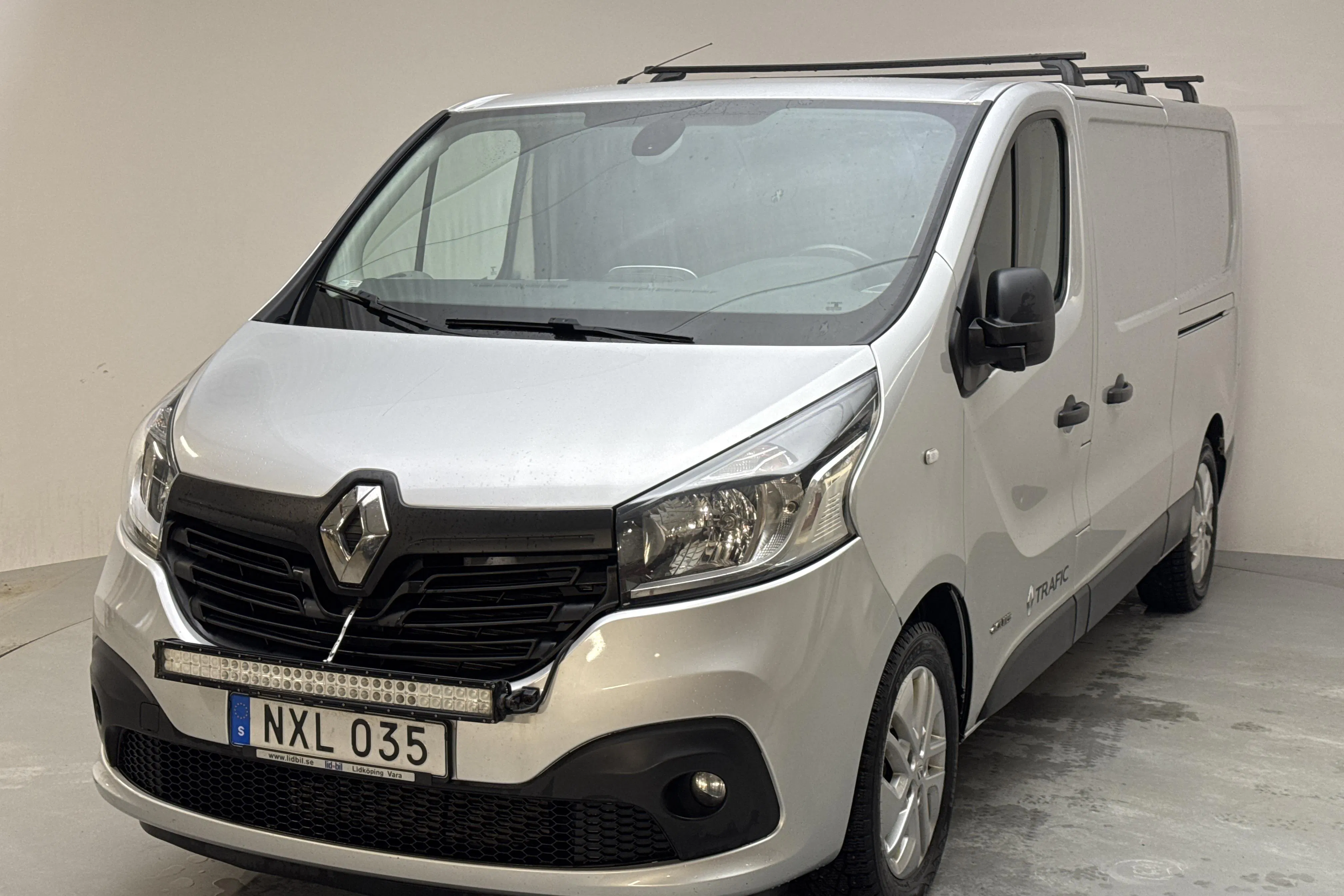 Presentation photo 1 of 13: Renault Trafic 1.6 dCi Skåp (115hk) - 217 360 km - Manual - silver - 2016