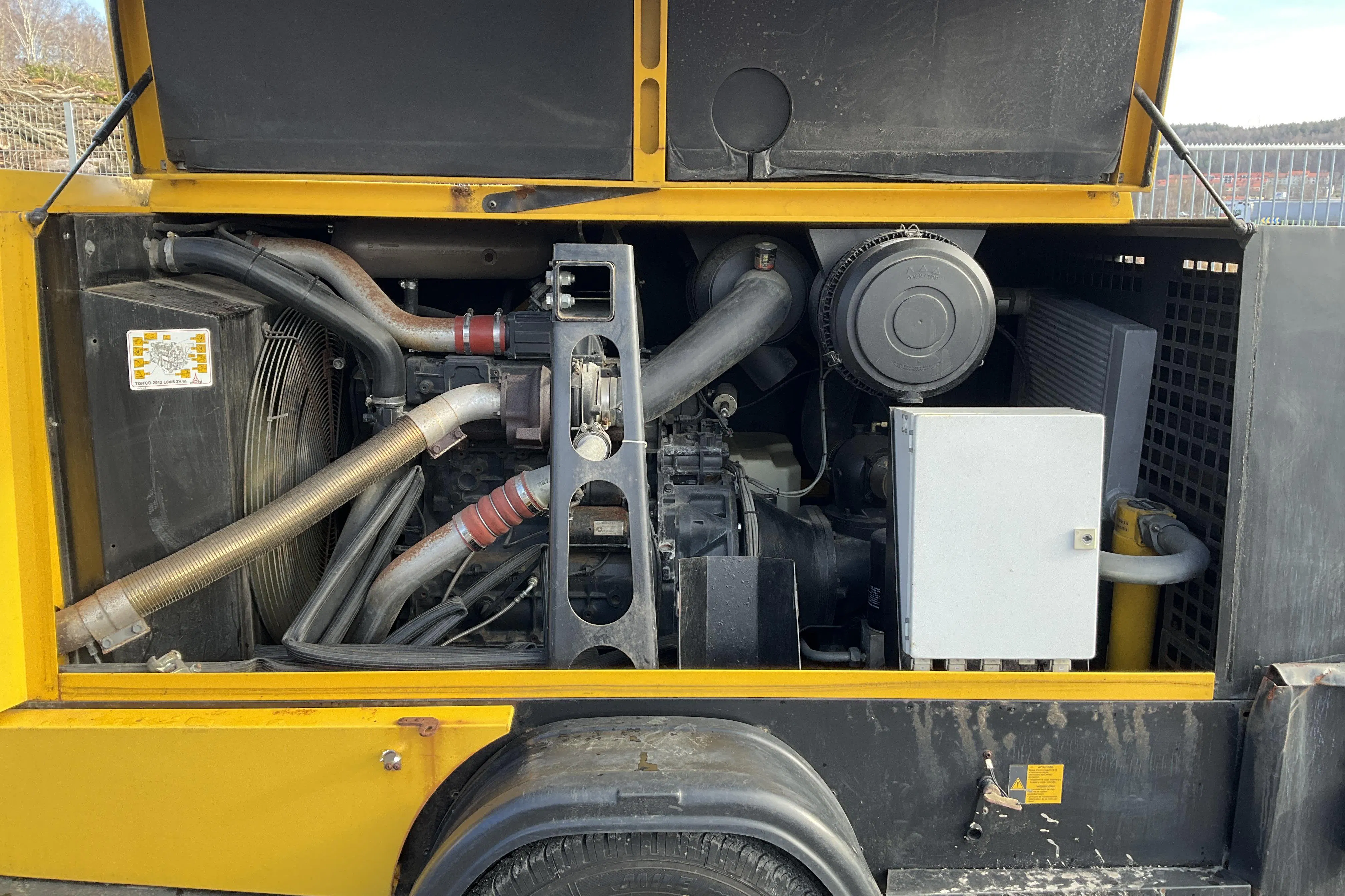 Presentationsfoto 25 av 25: KAESER KAESER - 0 km - gul - 2010