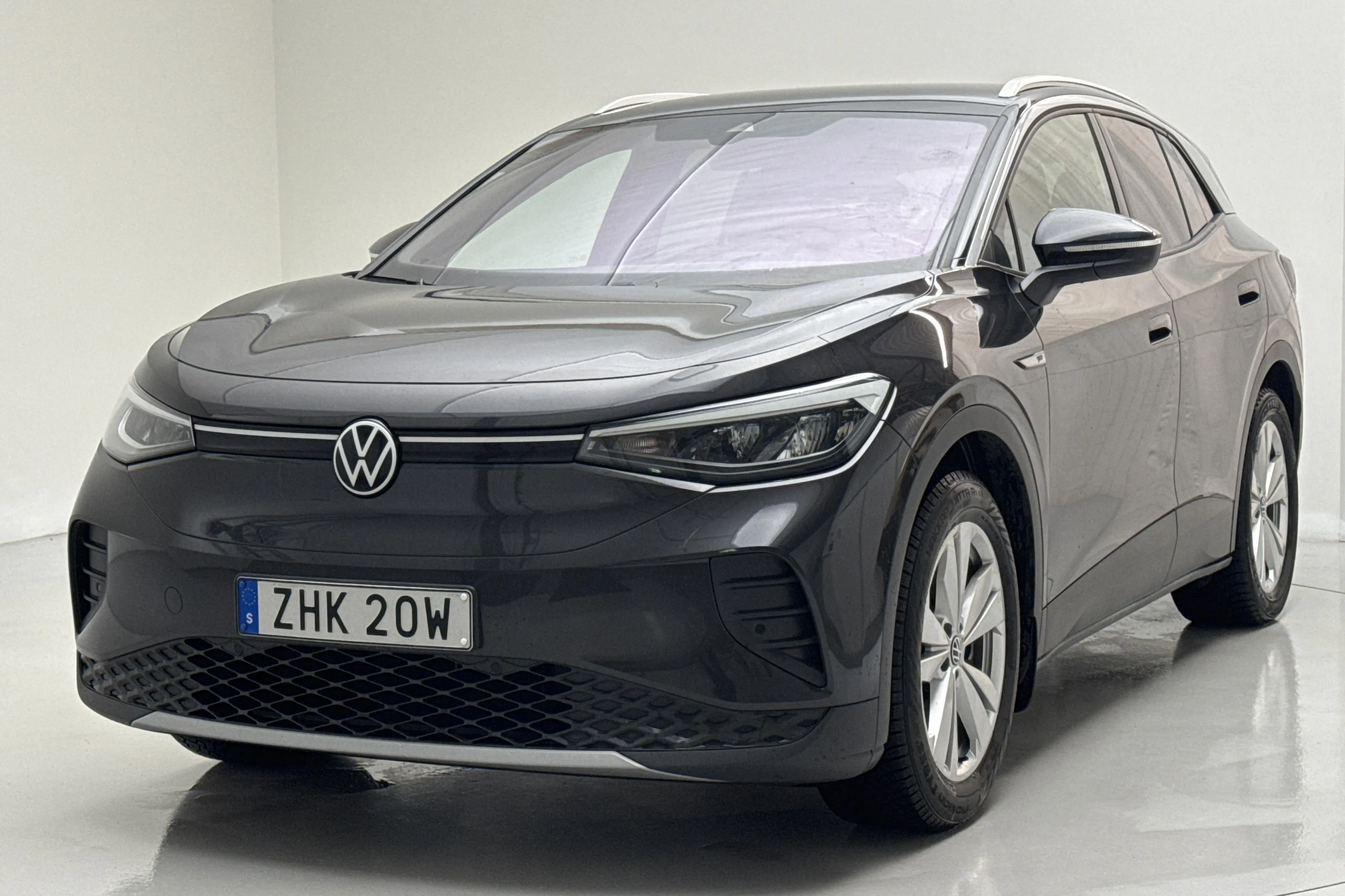 Presentationsfoto 1 av 18: VW ID.4 77kWh (204hk) - 12 889 mil - Automat - Dark Grey - 2021
