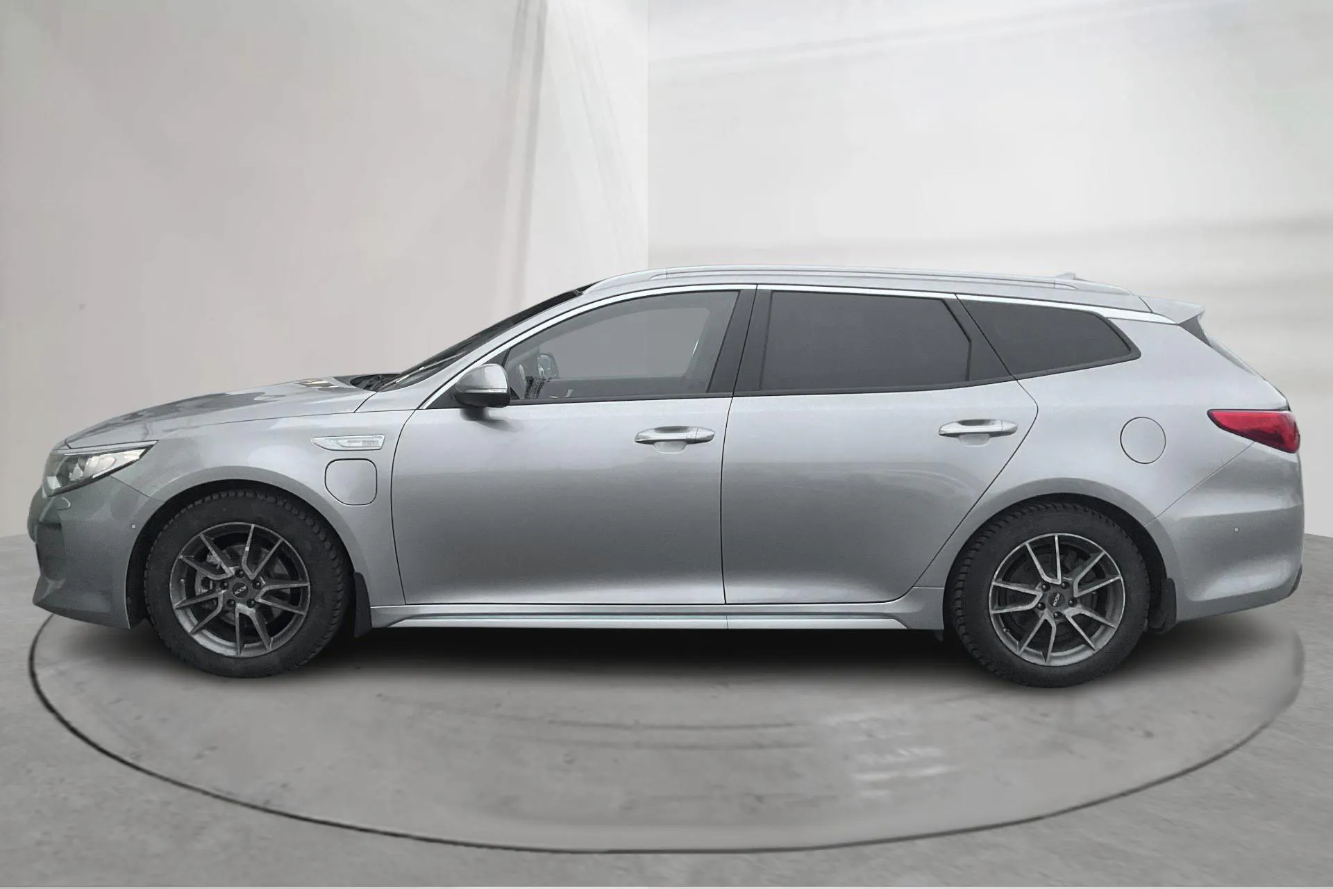 Presentationsfoto 2 av 22: KIA Optima 2.0 GDi Plug-in Hybrid SW (205hk) - 24 471 mil - Automat - grå - 2018