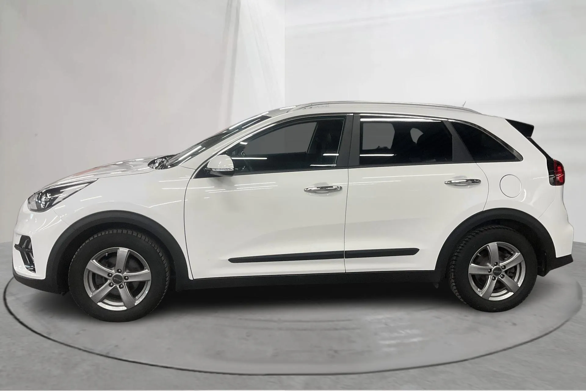 Presentationsfoto 2 av 16: KIA Niro Hybrid 1.6 (141hk) - 4 431 mil - Automat - vit - 2021