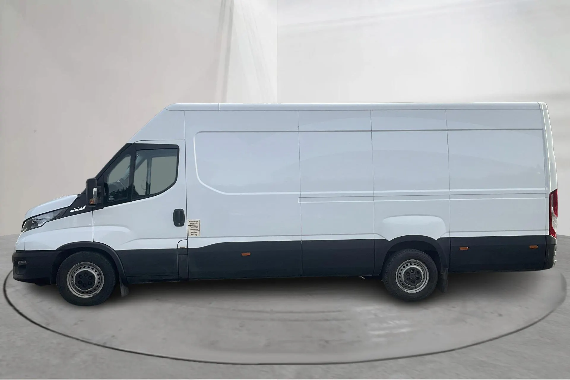 Presentation photo 2 of 14: Iveco Daily 35 2.3 (136hk) - 37 300 km - Automatic - white - 2023