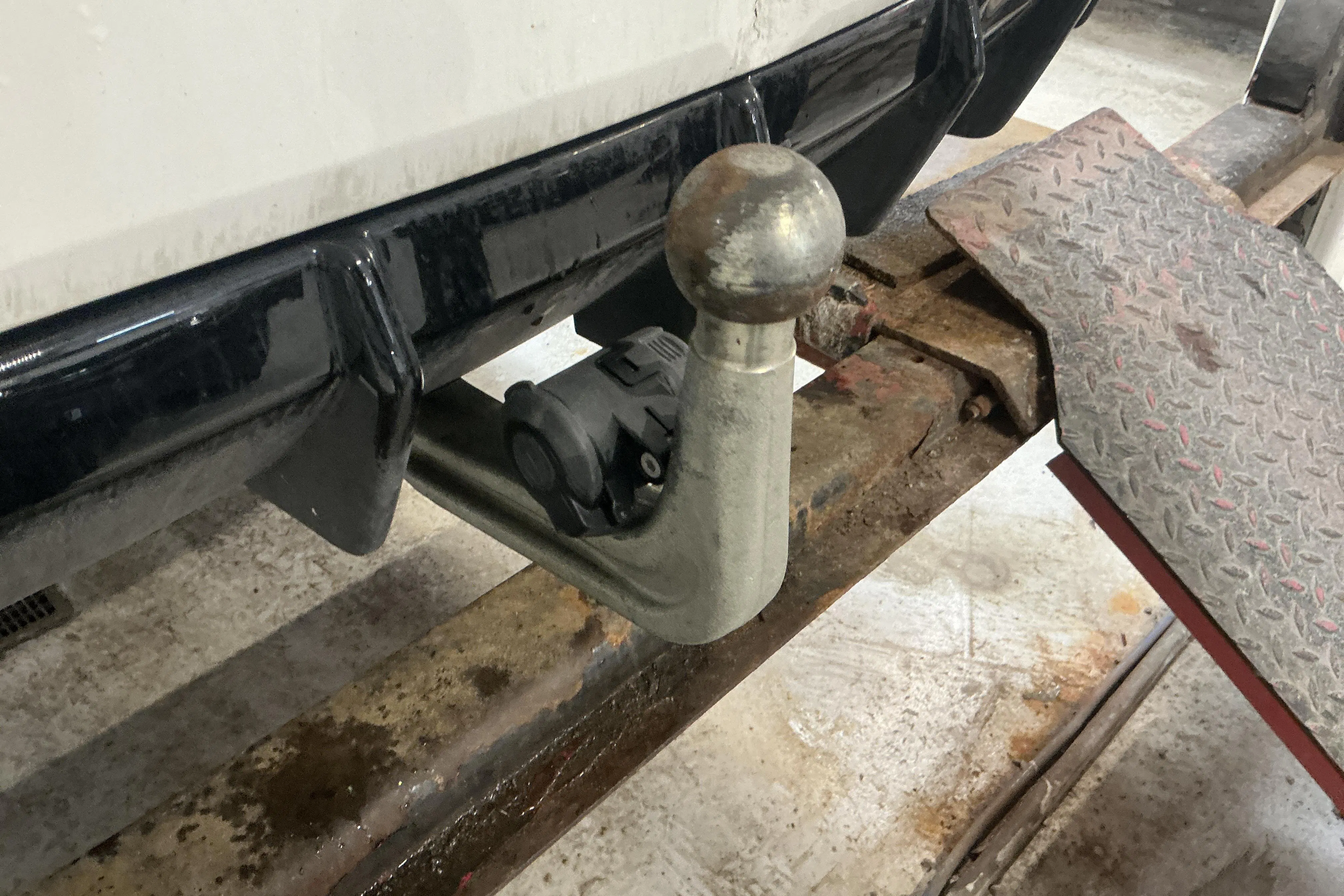 Presentation photo 14 of 14: BMW 520d Sedan, F10 (184hk) - 278 300 km - Automatic - white - 2012