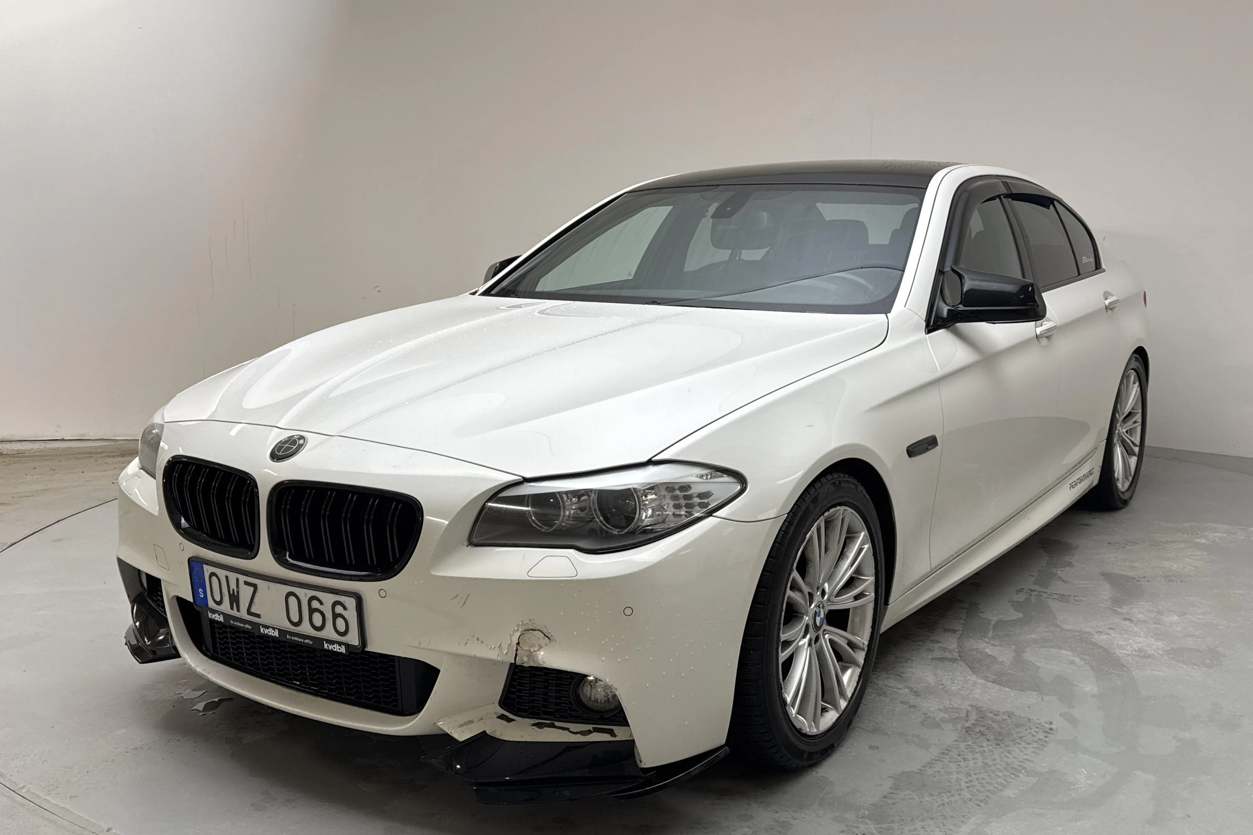 Presentation photo 1 of 14: BMW 520d Sedan, F10 (184hk) - 278 300 km - Automatic - white - 2012
