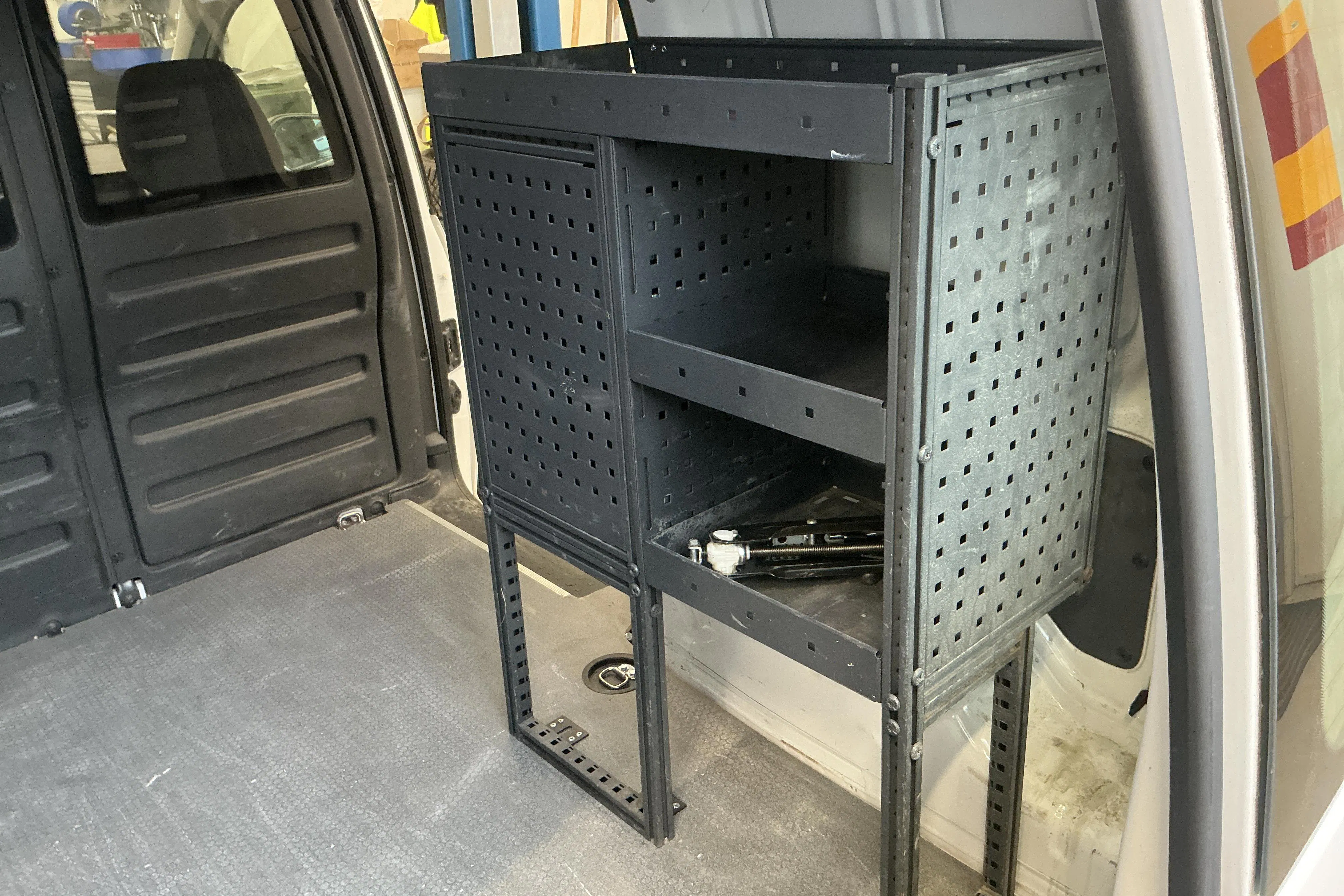 Presentationsfoto 16 av 16: VW Caddy 2.0 TDI Skåp (102hk) - 12 670 mil - Automat - vit - 2020