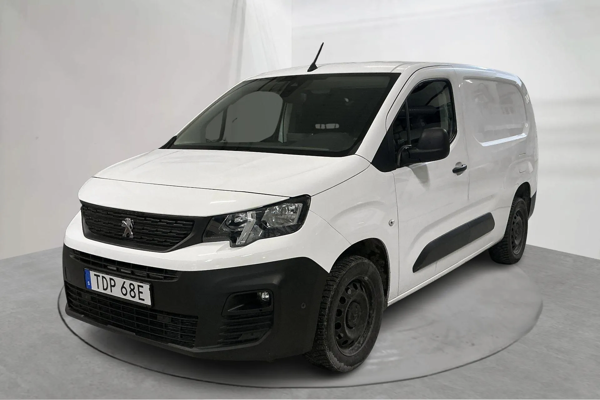 Presentation photo 1 of 11: Peugeot Partner 1.5 HDI Skåp (130hk) - 155 600 km - Automatic - white - 2021