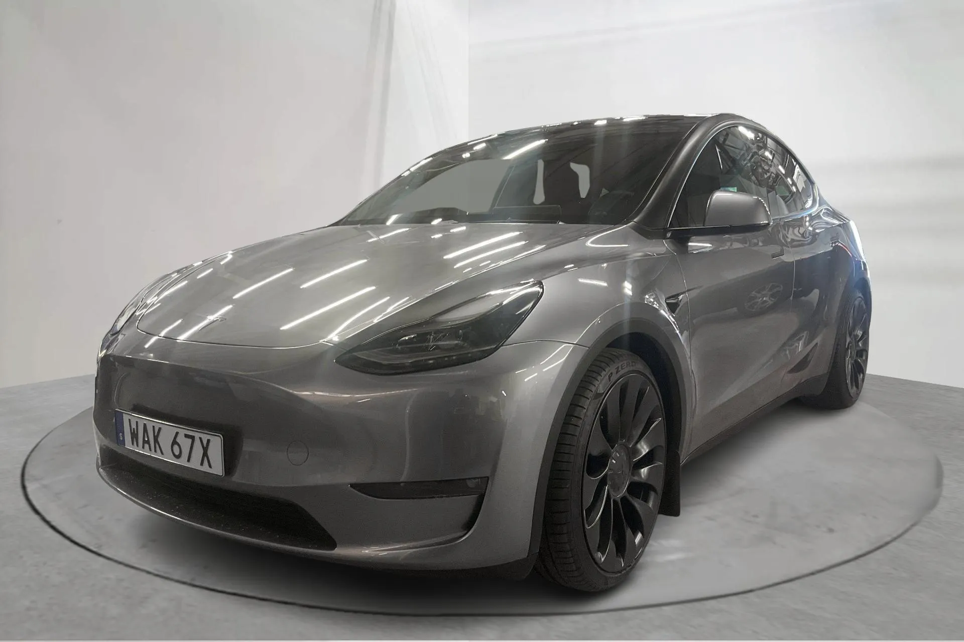 Presentationsfoto 1 av 21: Tesla Model Y Performance Dual Motor AWD - 3 057 mil - Automat - grå - 2023