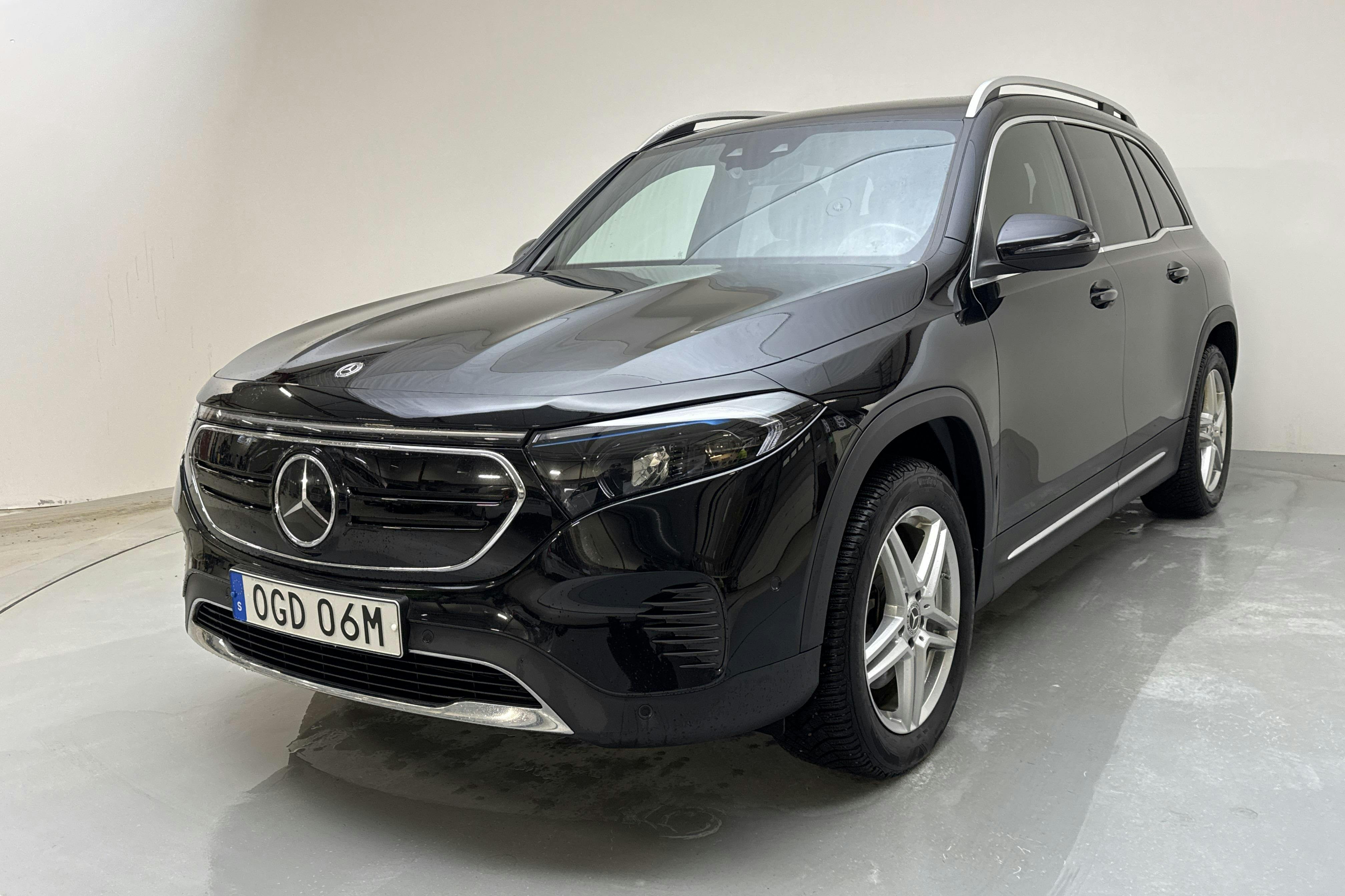 Presentationsfoto 1 av 17: Mercedes EQB 300 4MATIC X243 (228hk) - 10 352 mil - Automat - svart - 2024