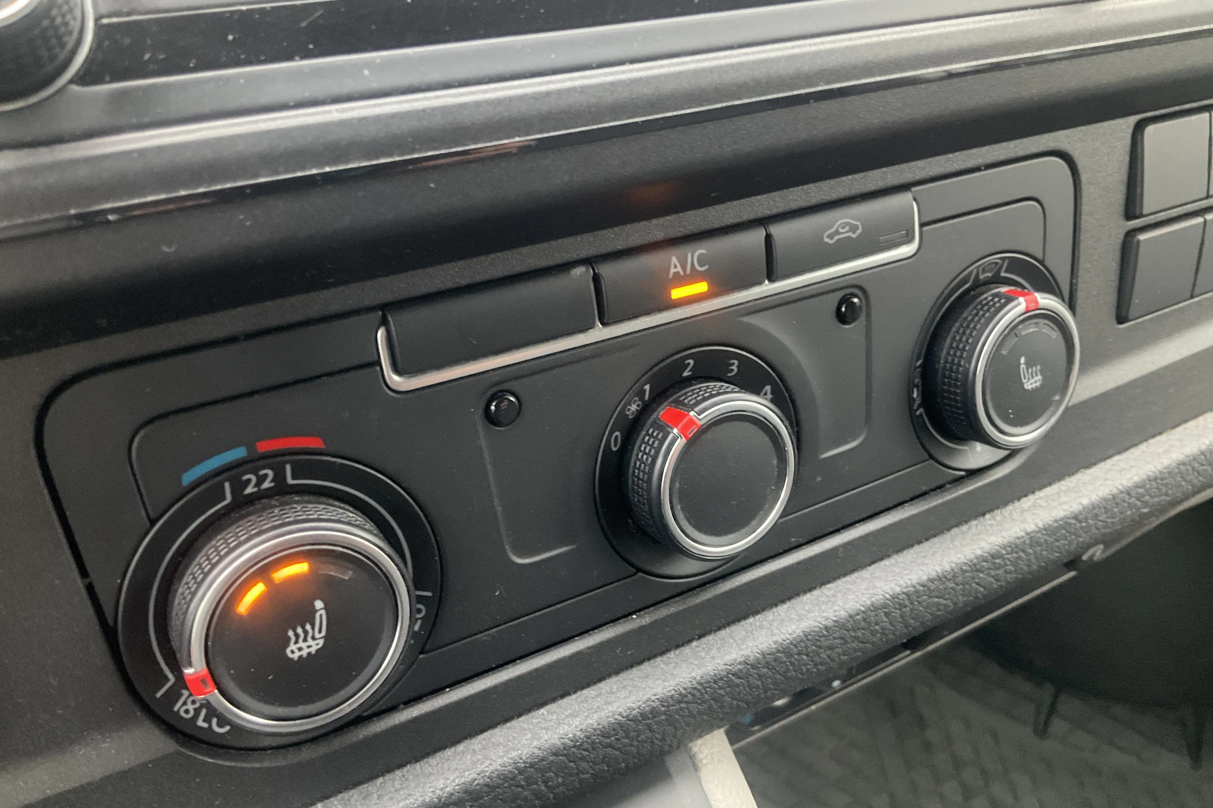 Presentation photo 14 of 14: VW Transporter T6 2.0 TDI BMT Skåp (150hk) - 140 810 km - Automatic - white - 2019