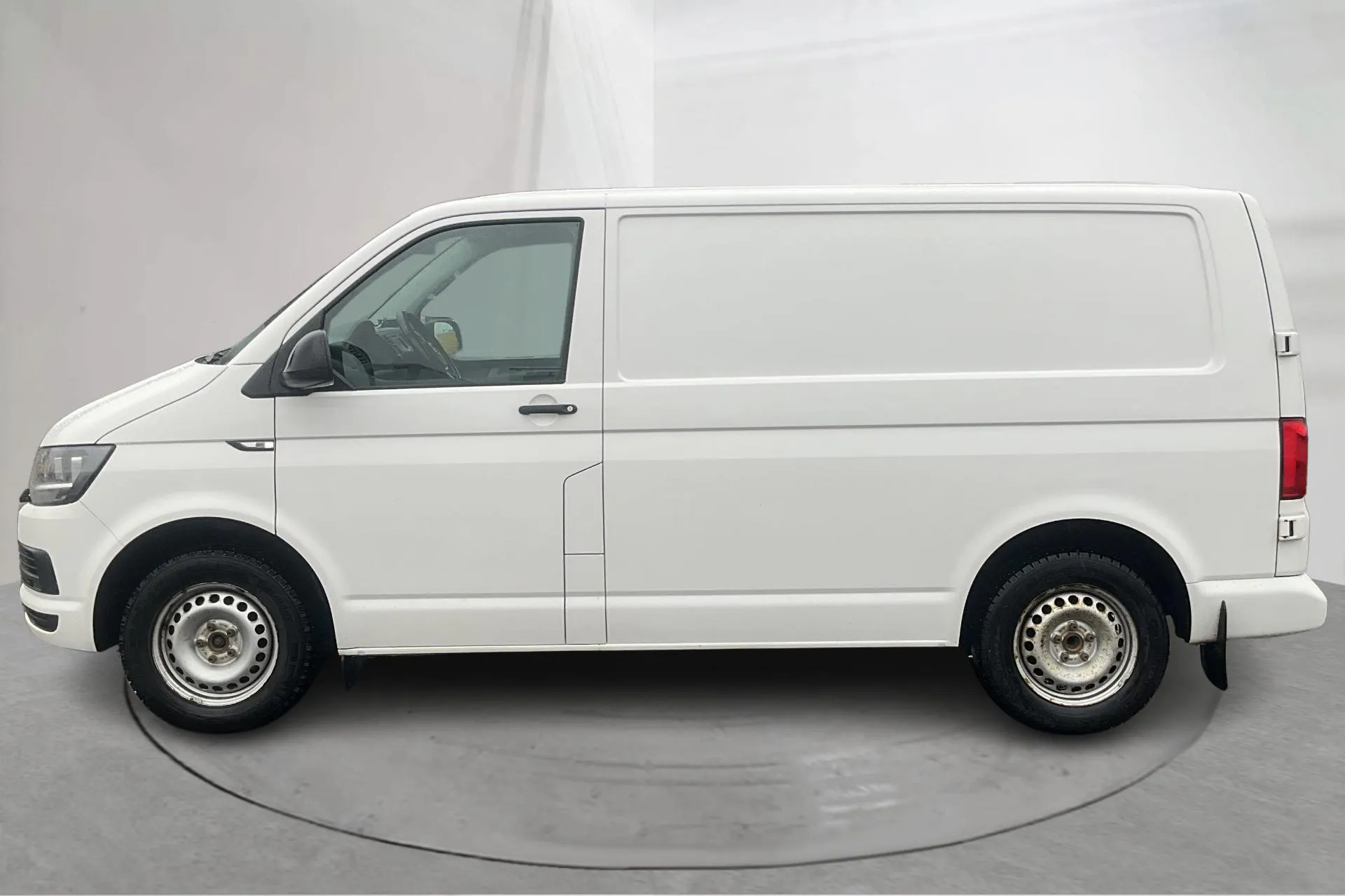 Presentation photo 2 of 14: VW Transporter T6 2.0 TDI BMT Skåp (150hk) - 140 810 km - Automatic - white - 2019