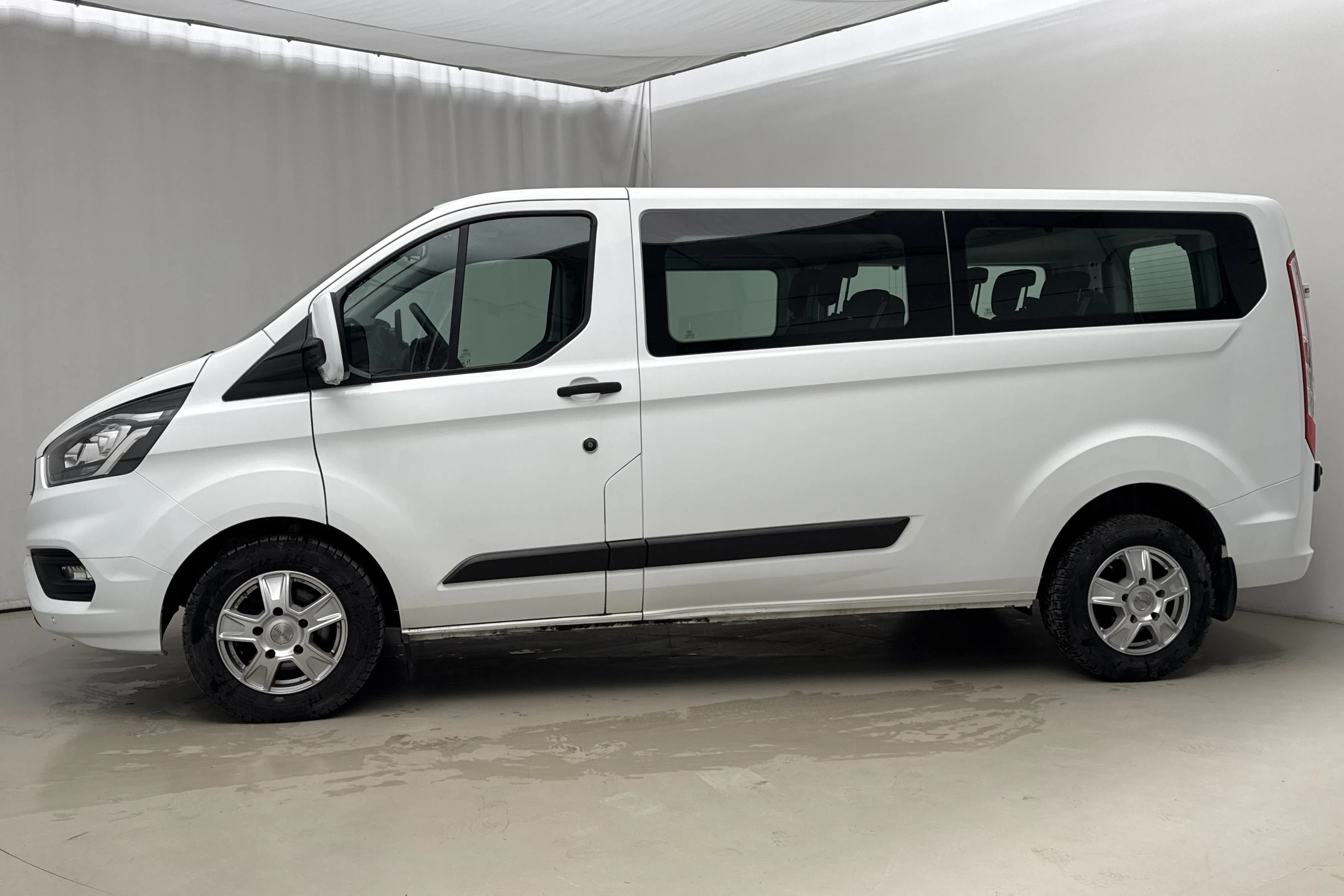Presentation photo 2 of 16: Ford Transit 330 (130hk) - 38 950 km - Automatic - white - 2021