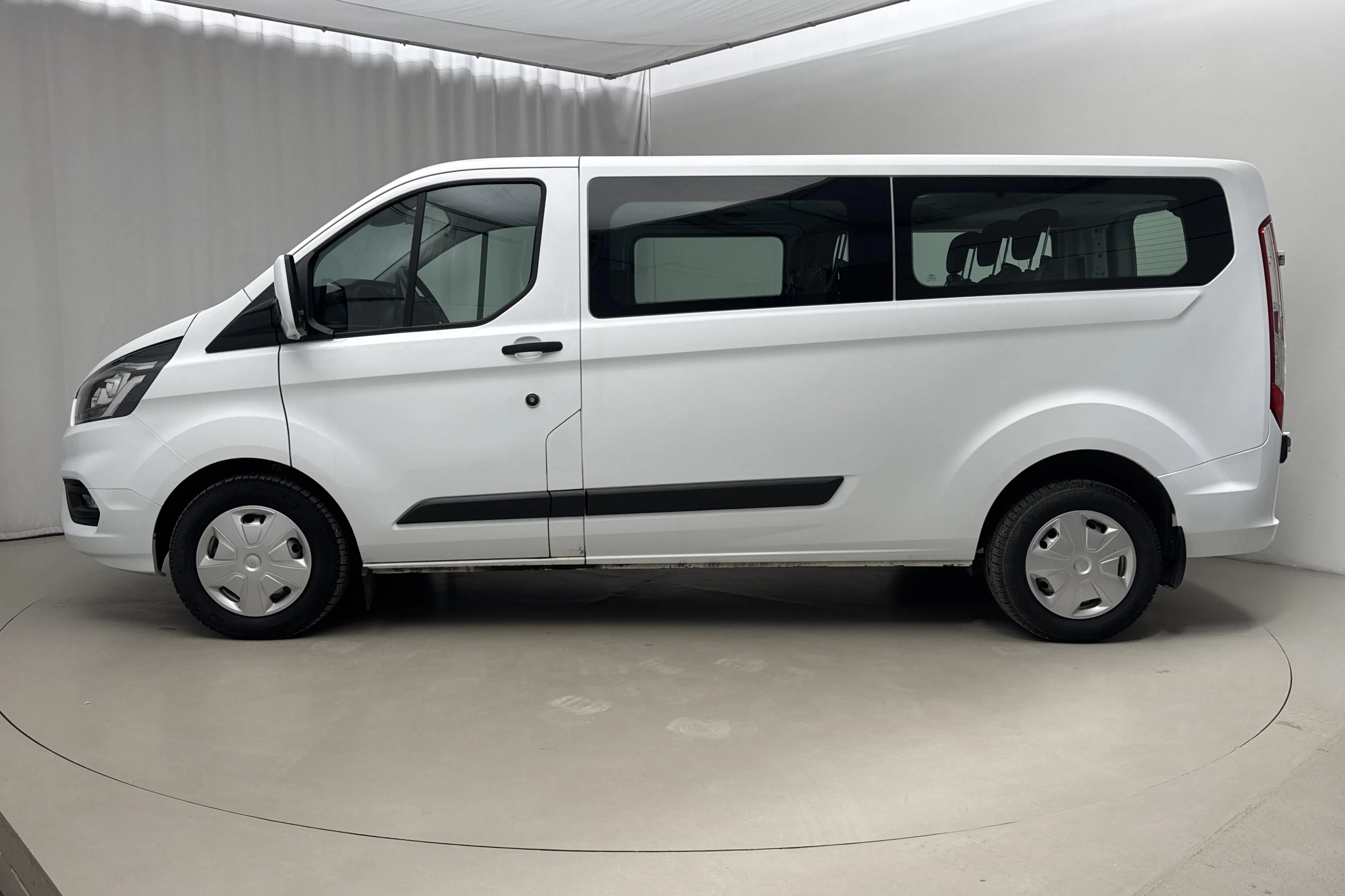 Presentation photo 2 of 18: Ford Transit 330 (130hk) - 44 320 km - Automatic - white - 2021
