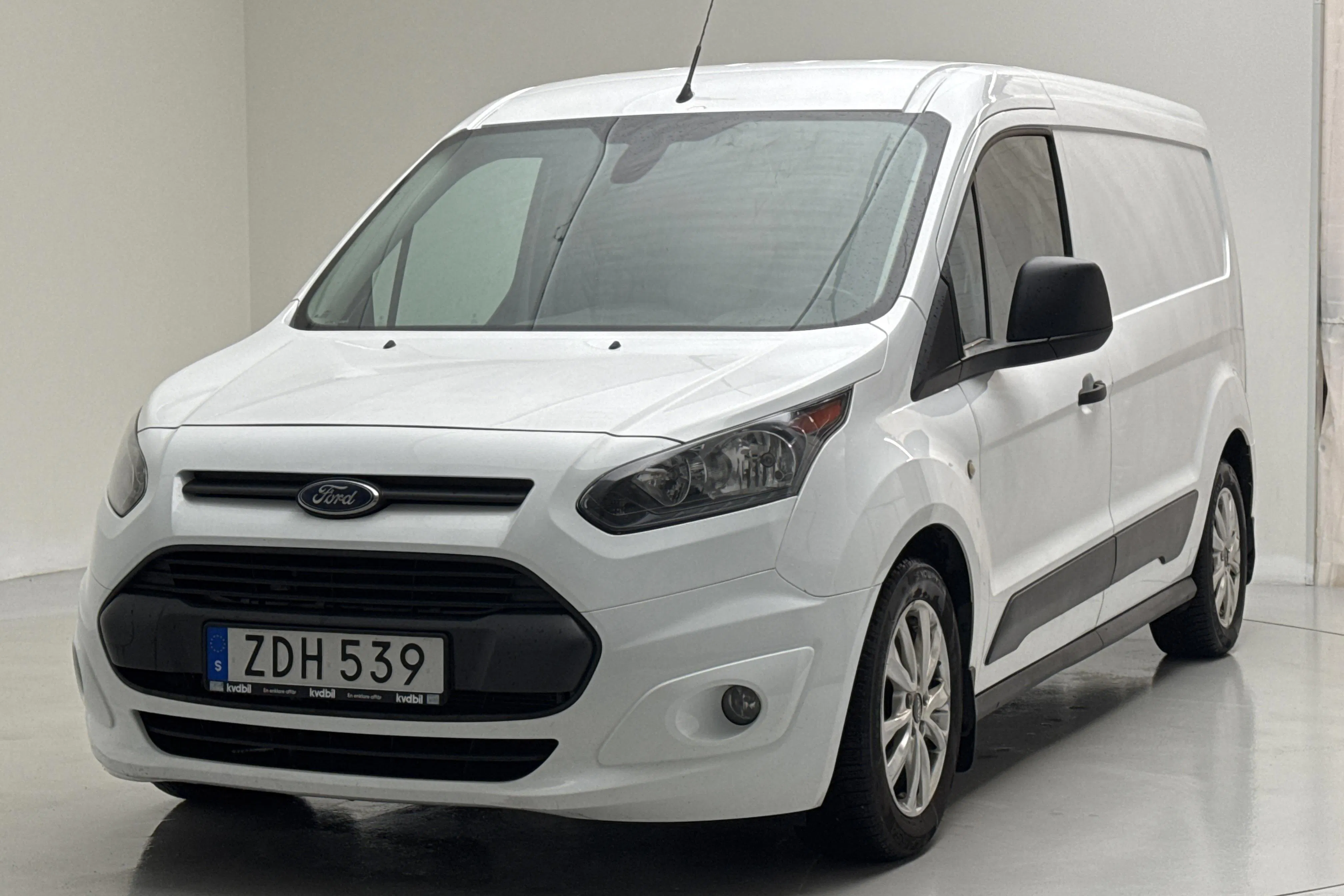 Presentation photo 1 of 15: Ford Transit Connect 1.5 TDCi (100hk) - 141 760 km - Automatic - white - 2018
