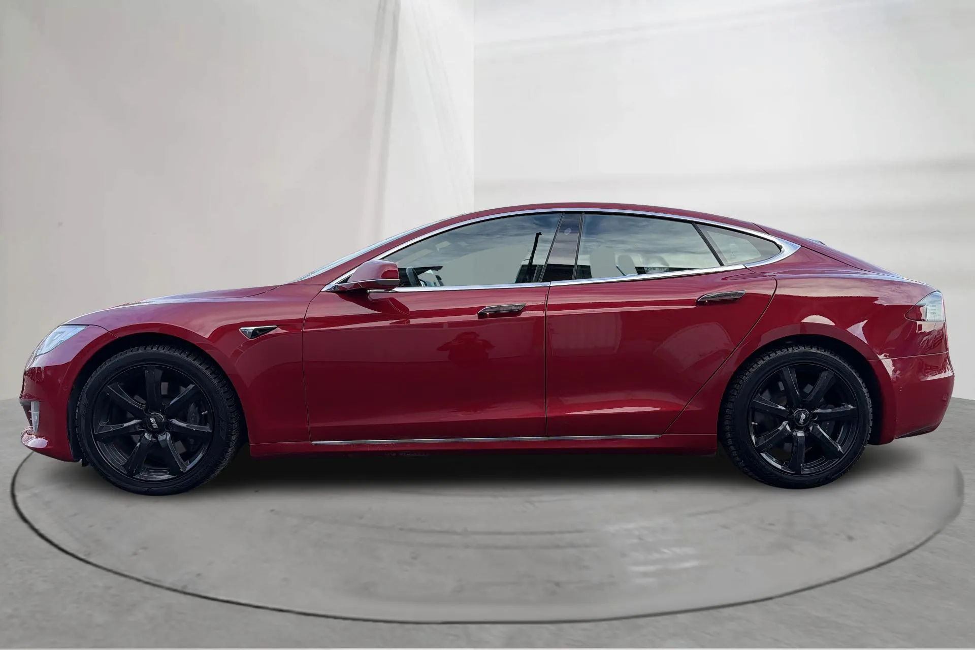 Presentation photo 2 of 17: Tesla Model S Dual Motor Standard Range AWD - 66 060 km - Automatic - red - 2019