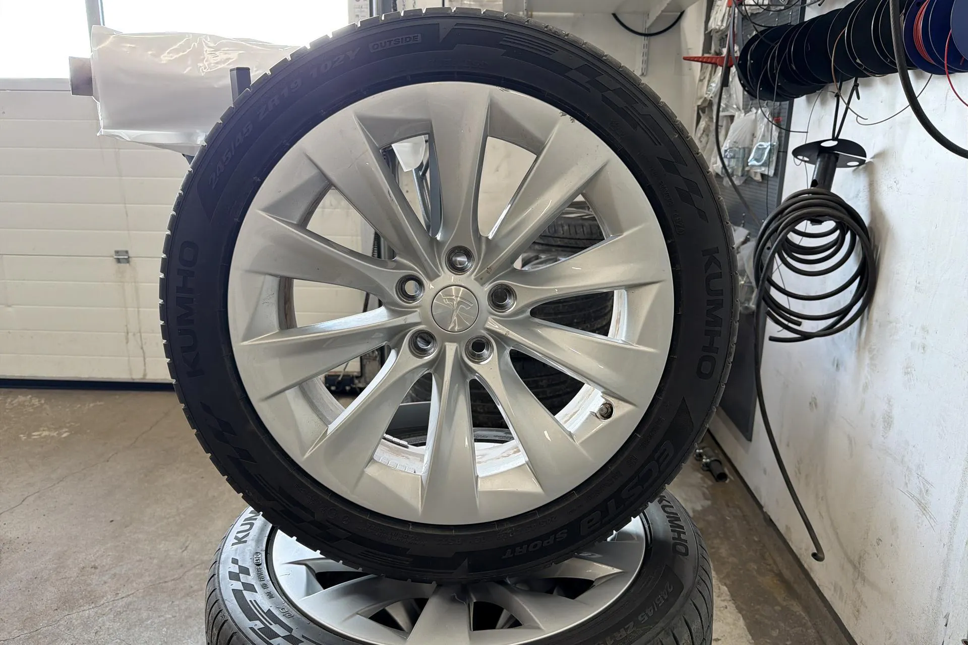 Presentation photo 17 of 17: Tesla Model S Dual Motor Standard Range AWD - 66 060 km - Automatic - red - 2019