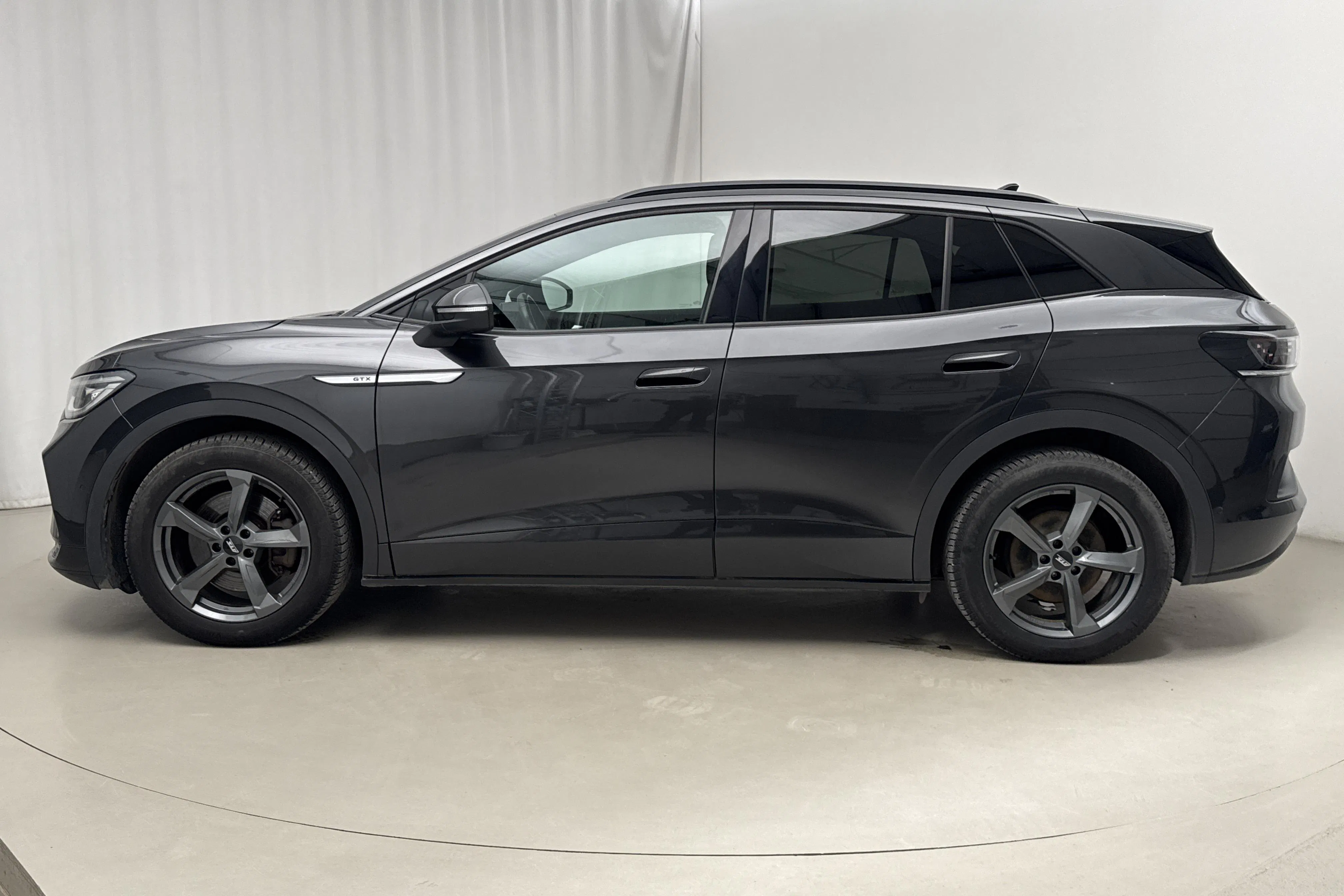 Presentationsfoto 2 av 23: VW ID.4 GTX 77kWh AWD (299hk) - 6 667 mil - Automat - Dark Grey - 2022