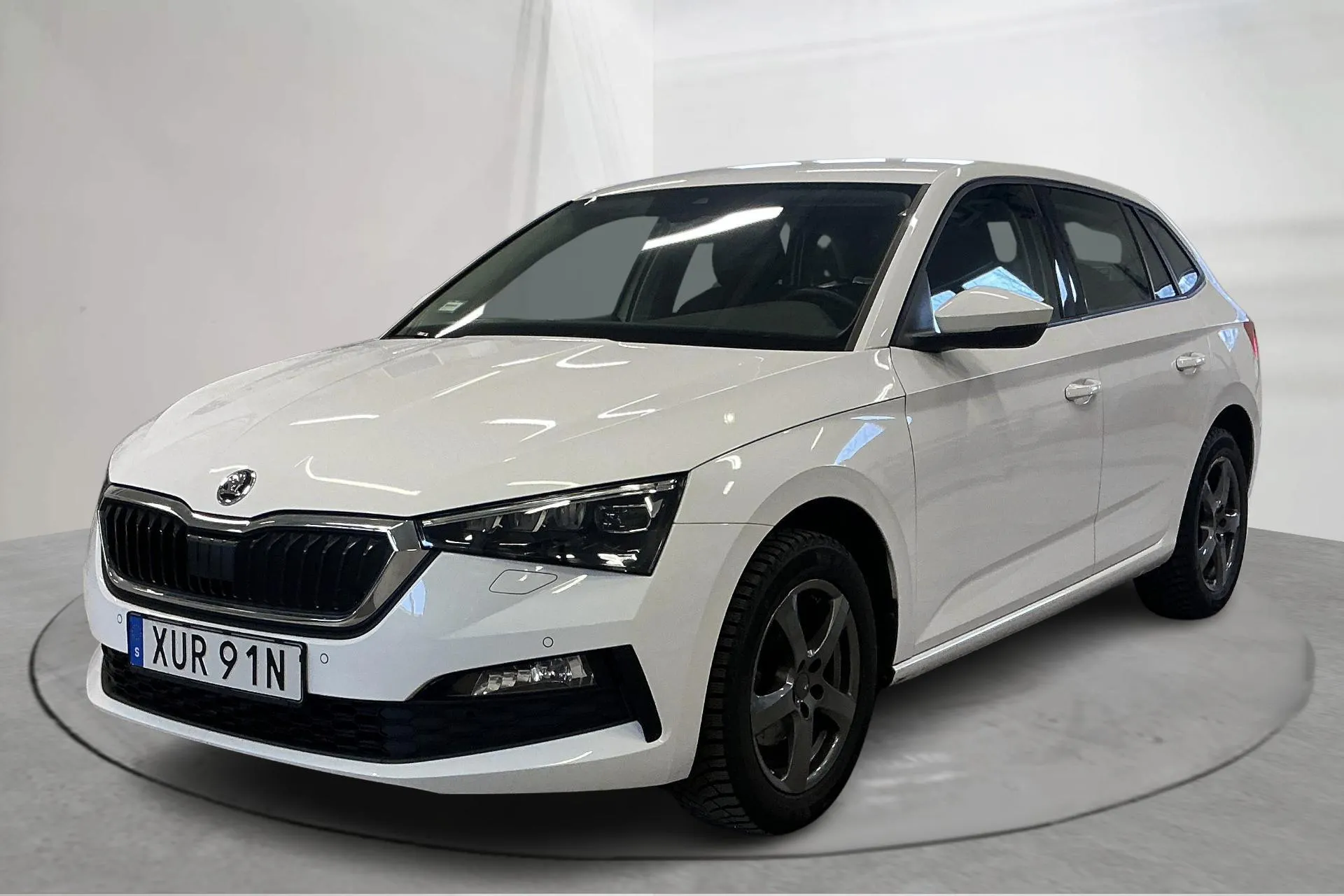 Presentation photo 1 of 15: Skoda Scala 1.0 TSI 5dr (110hk) - 21 510 km - Manual - white - 2021