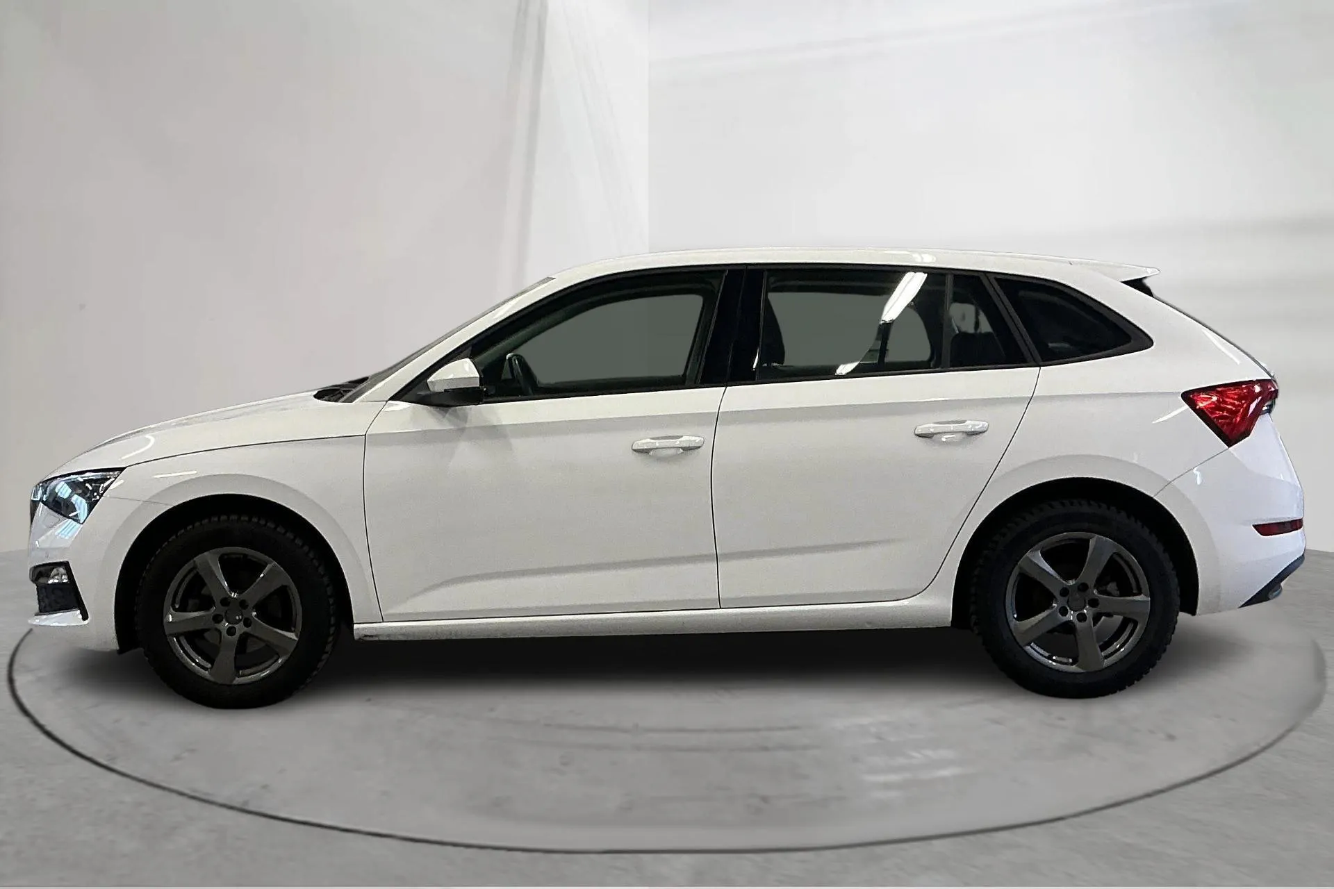 Presentation photo 2 of 15: Skoda Scala 1.0 TSI 5dr (110hk) - 21 510 km - Manual - white - 2021