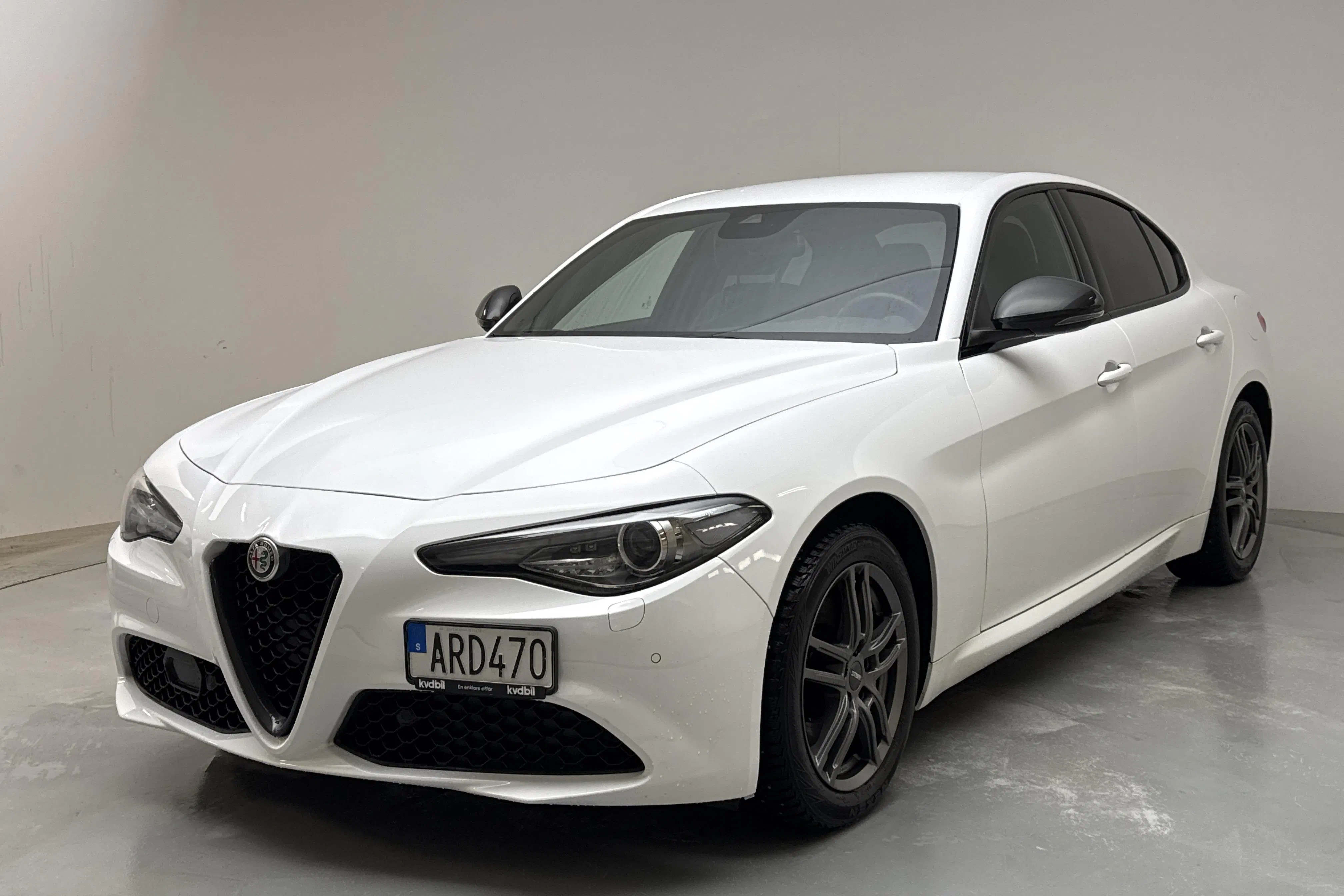 Presentation photo 1 of 13: Alfa Romeo Giulia 2.0 (200hk) - 101 730 km - Automatic - white - 2019