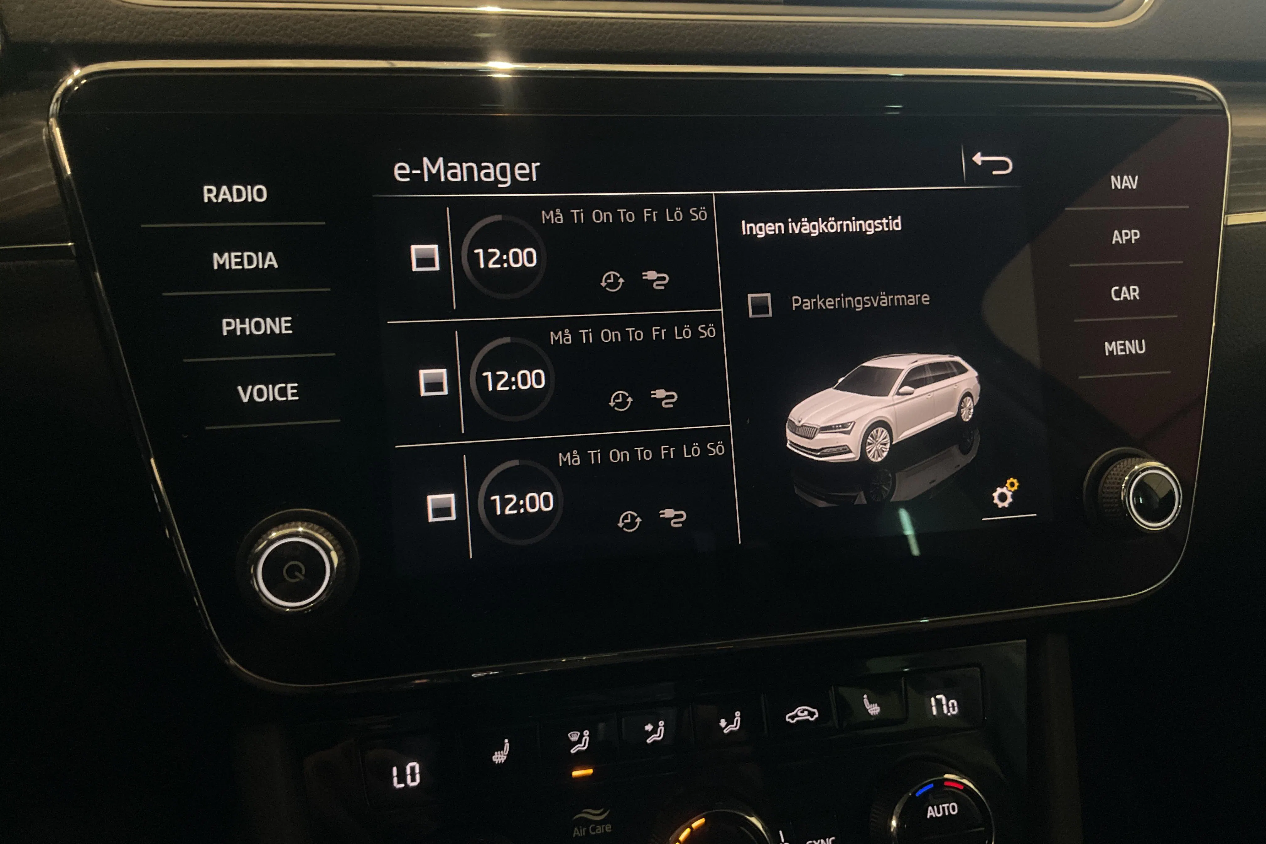 Presentation photo 21 of 21: Skoda Superb 1.4 TSI PHEV Kombi (218hk) - 135 670 km - Automatic - white - 2022