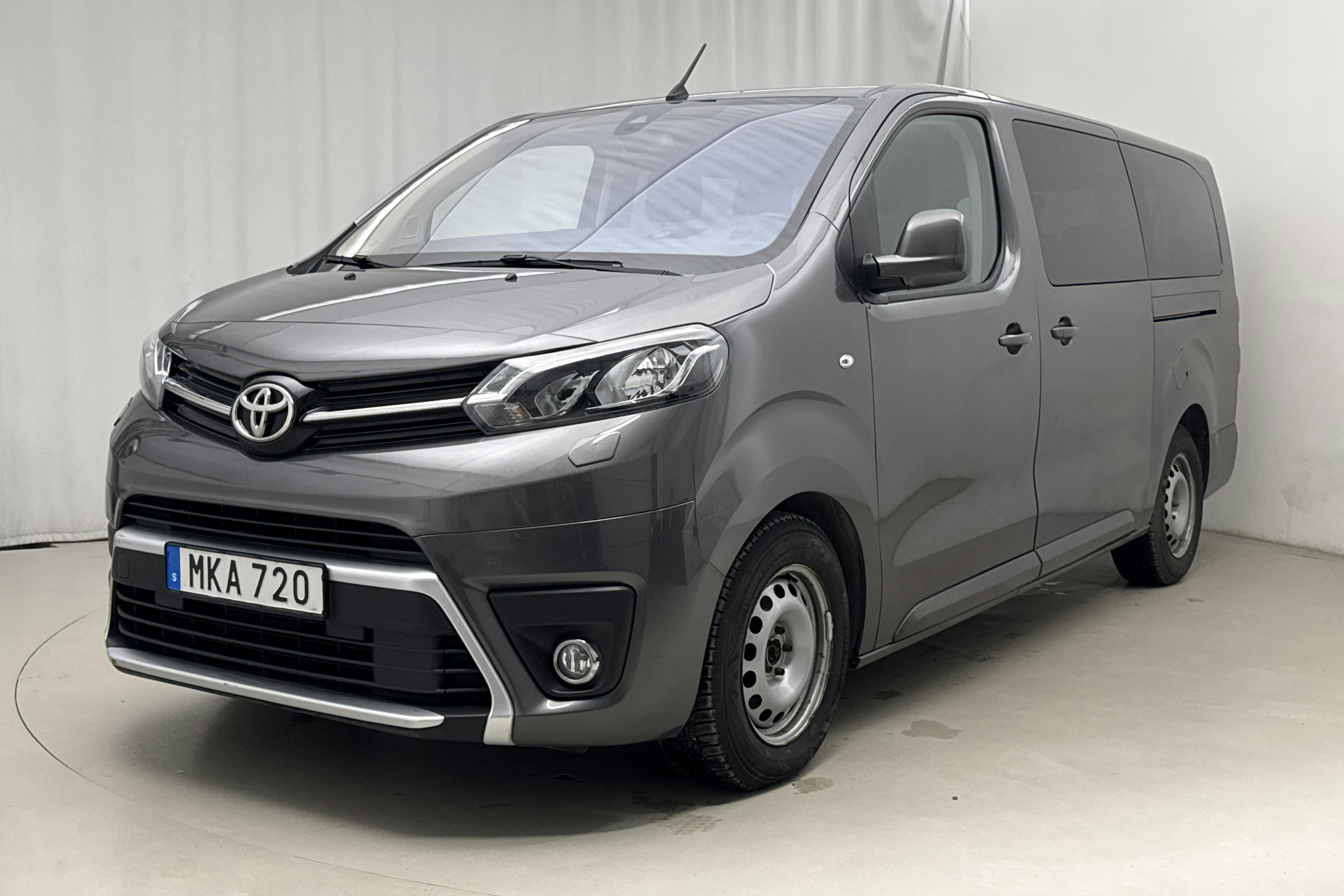 Presentation photo 1 of 18: Toyota PROACE Verso 2.0D (140hk) - 130 010 km - Automatic - Dark Grey - 2022