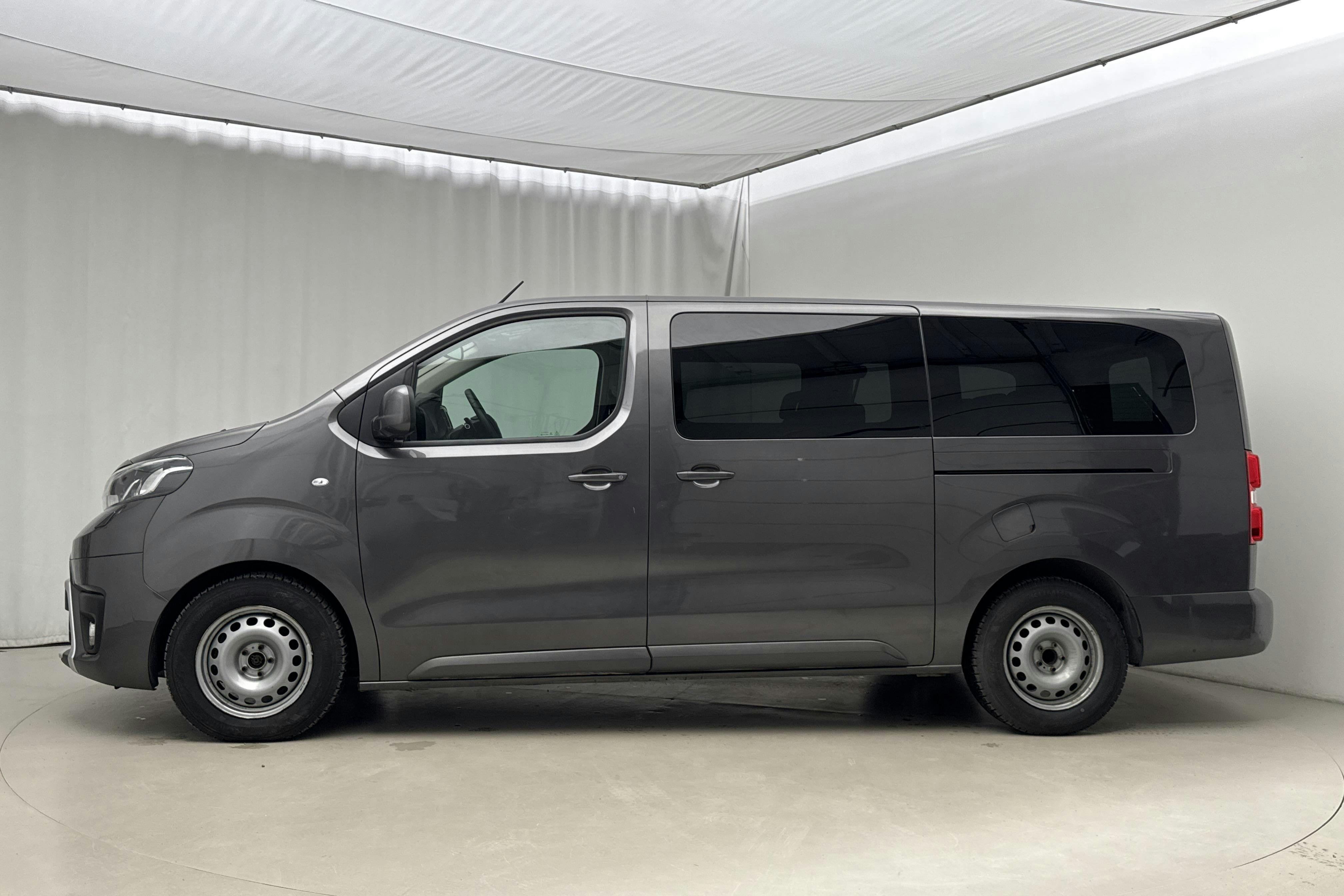Presentation photo 2 of 18: Toyota PROACE Verso 2.0D (140hk) - 130 010 km - Automatic - Dark Grey - 2022