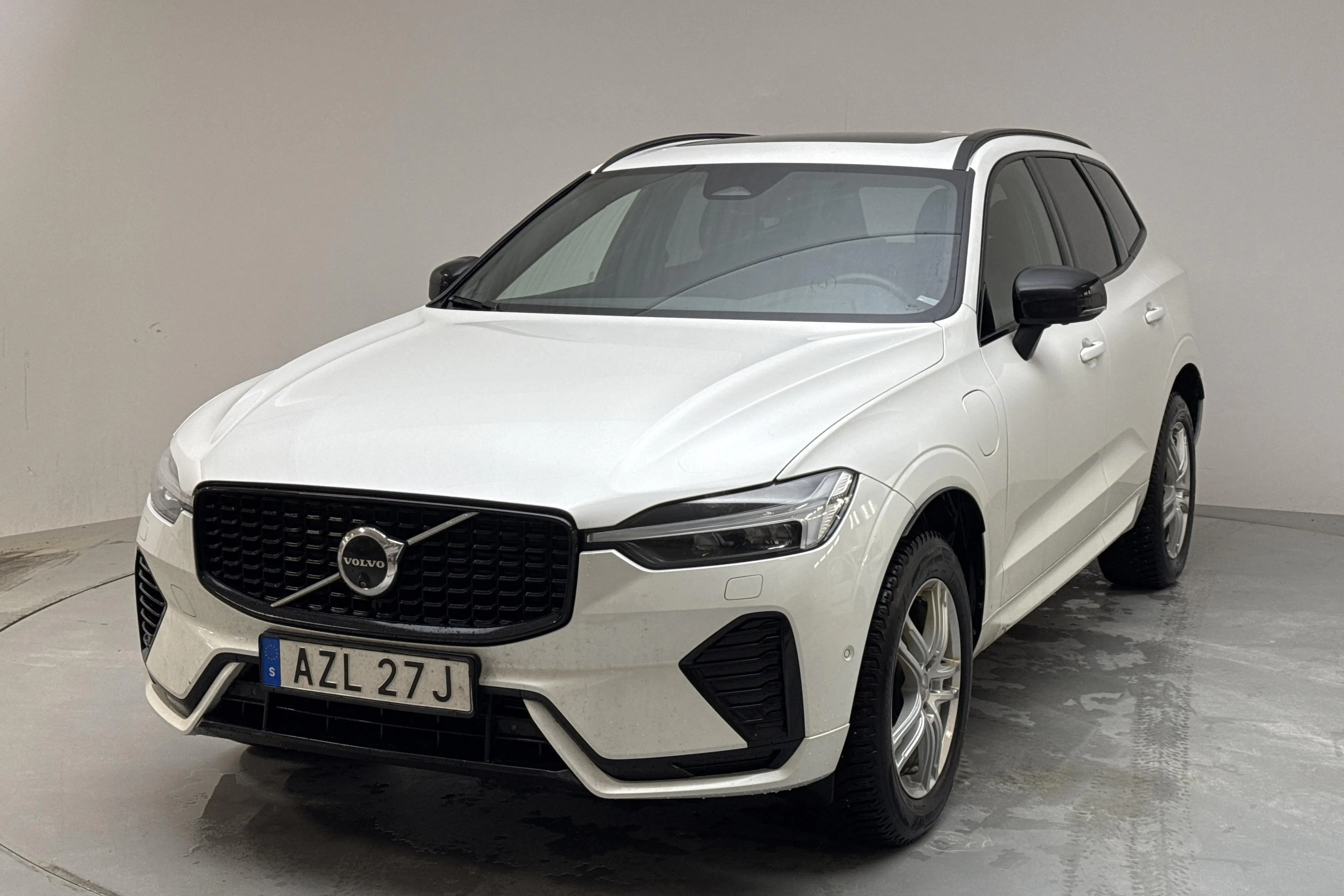 Presentation photo 1 of 19: Volvo XC60 T6 AWD Recharge (350hk) - 186 700 km - Automatic - white - 2024