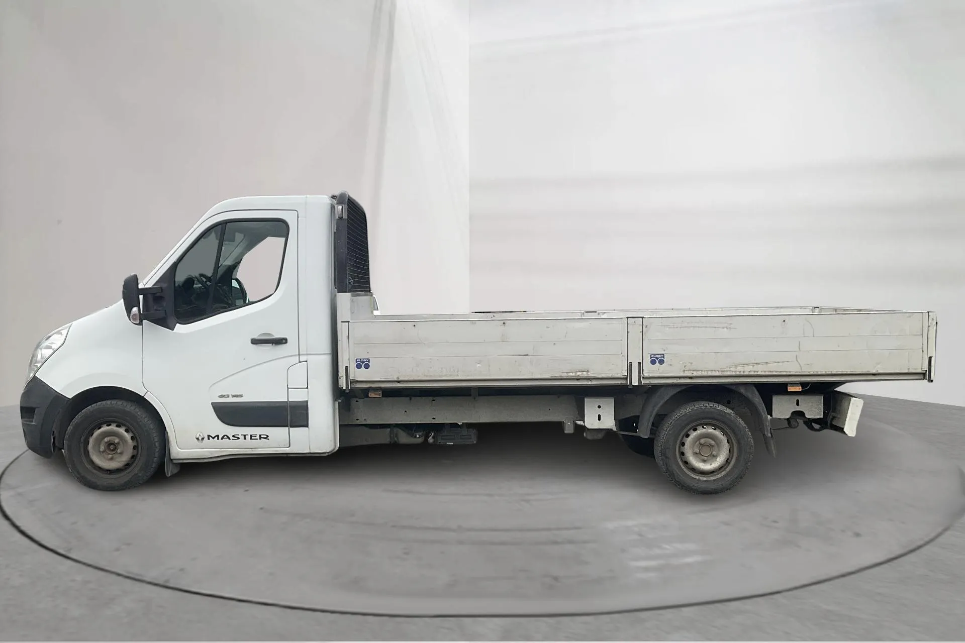 Presentation photo 2 of 11: Renault Master 2.3 dCi Pickup 2WD (145hk) - 163 180 km - Manual - white - 2017