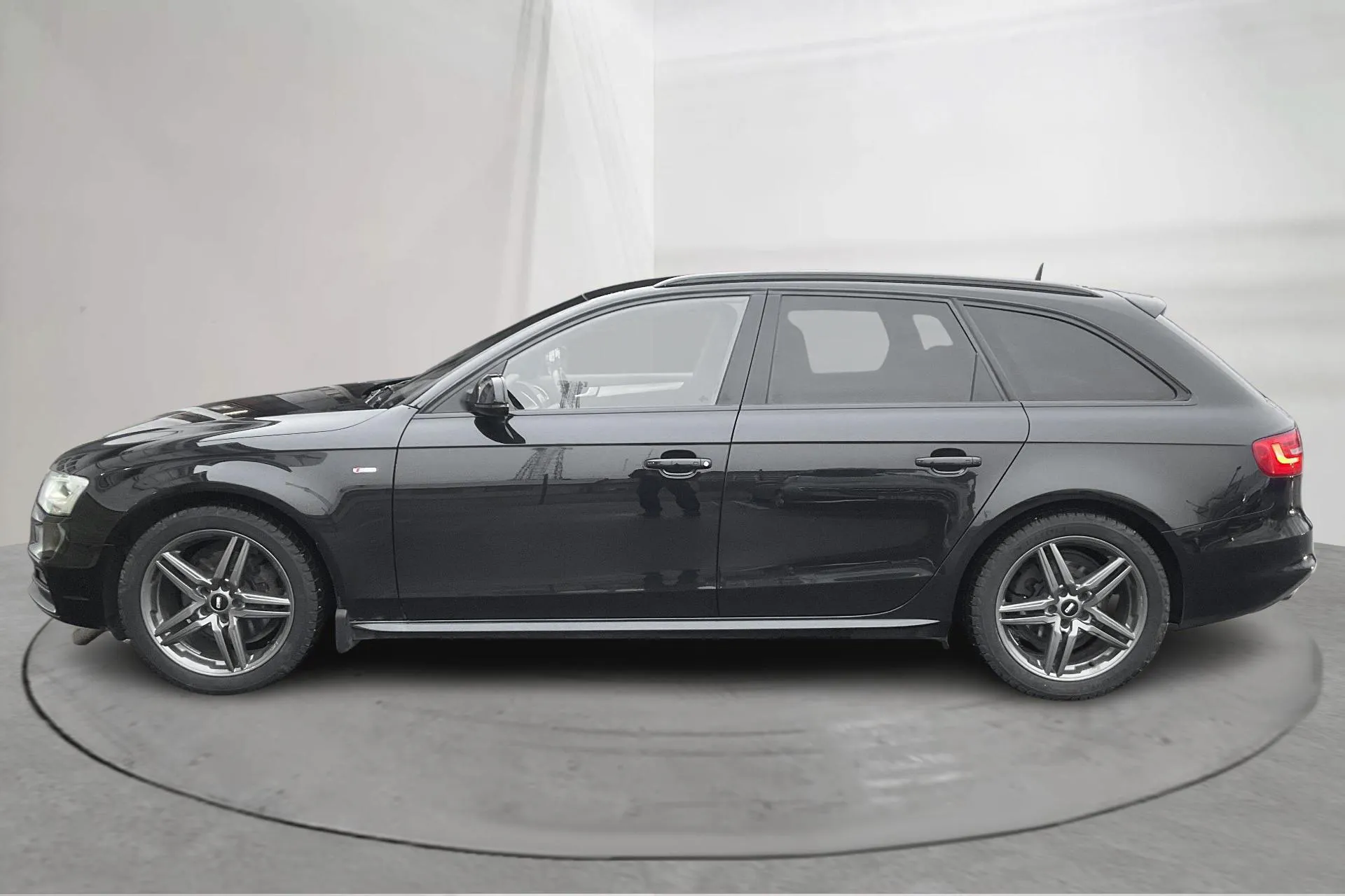 Presentationsfoto 2 av 14: Audi A4 2.0 TDI Avant quattro (177hk) - 18 067 mil - Automat - svart - 2014