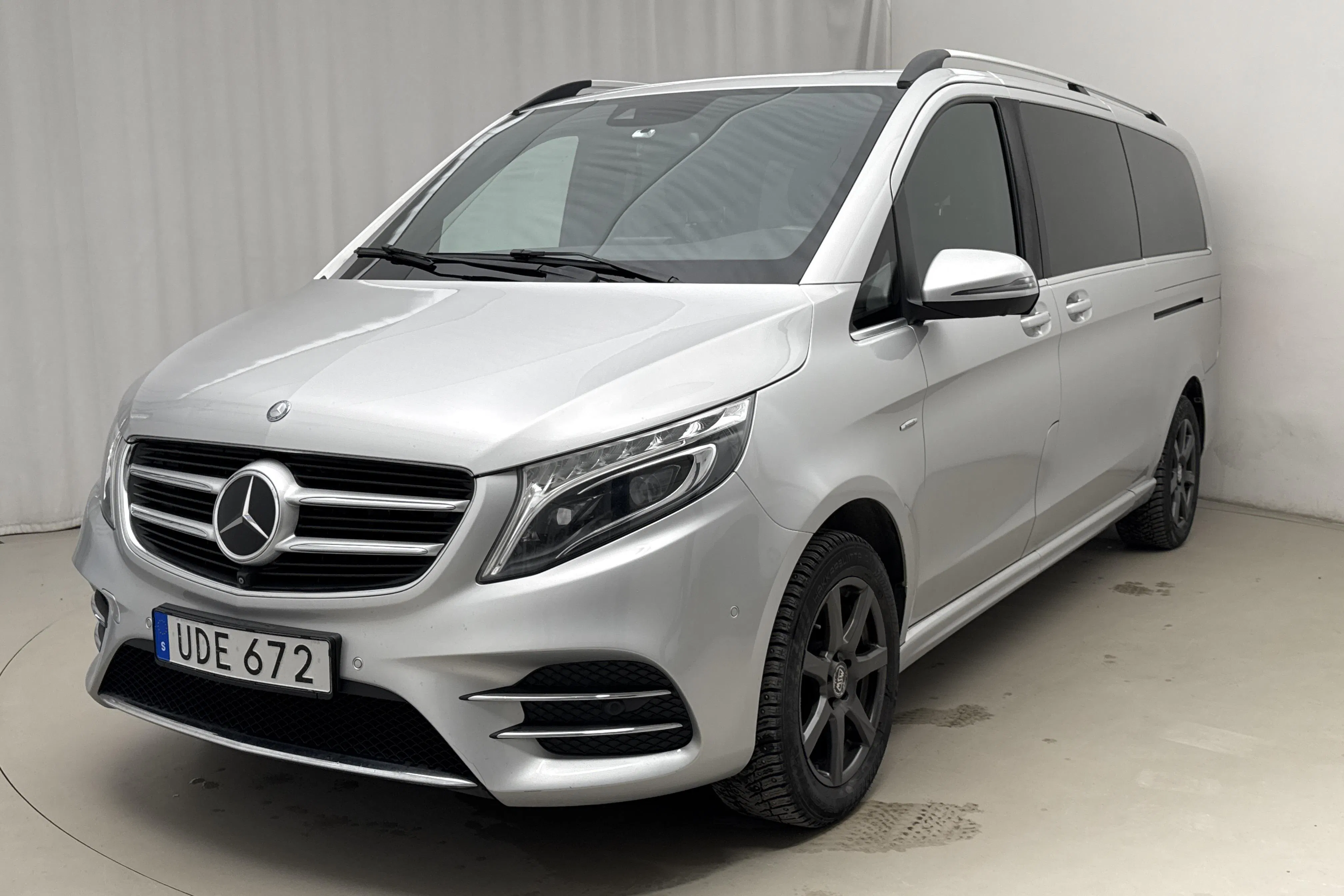 Presentation photo 1 of 17: Mercedes V 250 d 4MATIC W447 (190hk) - 173 700 km - Automatic - silver - 2017