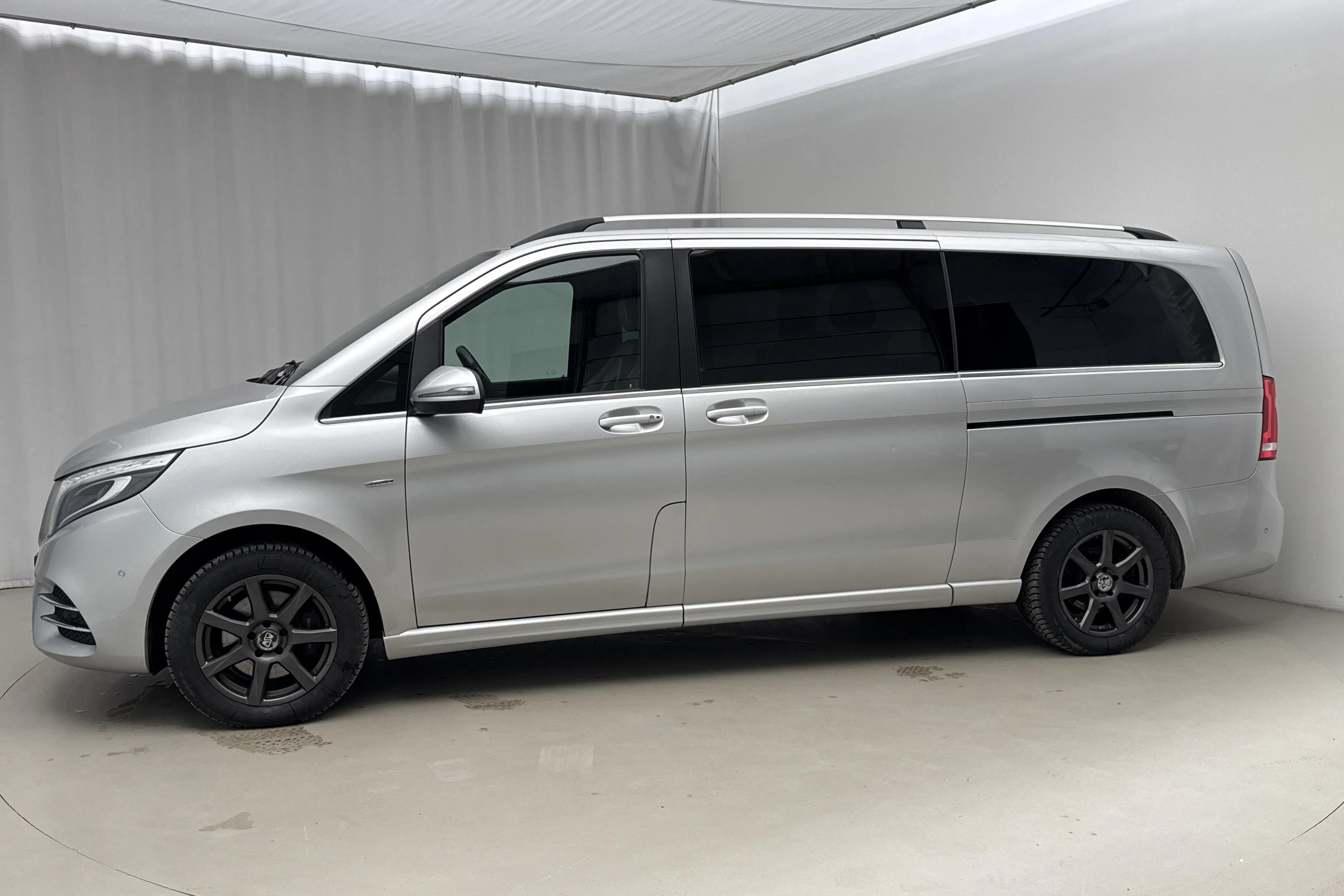 Presentation photo 2 of 17: Mercedes V 250 d 4MATIC W447 (190hk) - 173 700 km - Automatic - silver - 2017