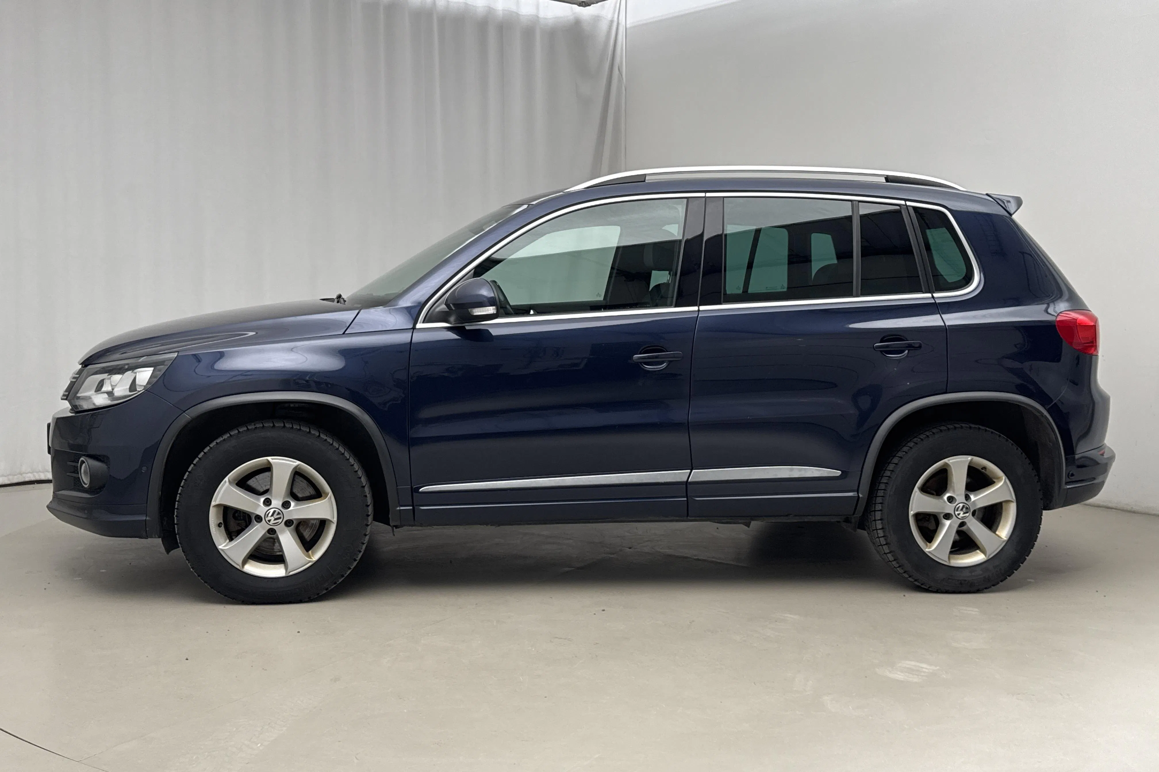 Presentation photo 2 of 20: VW Tiguan 2.0 TDI 4MOTION BlueMotion Technology (184hk) - 292 180 km - Automatic - Dark Blue - 2016