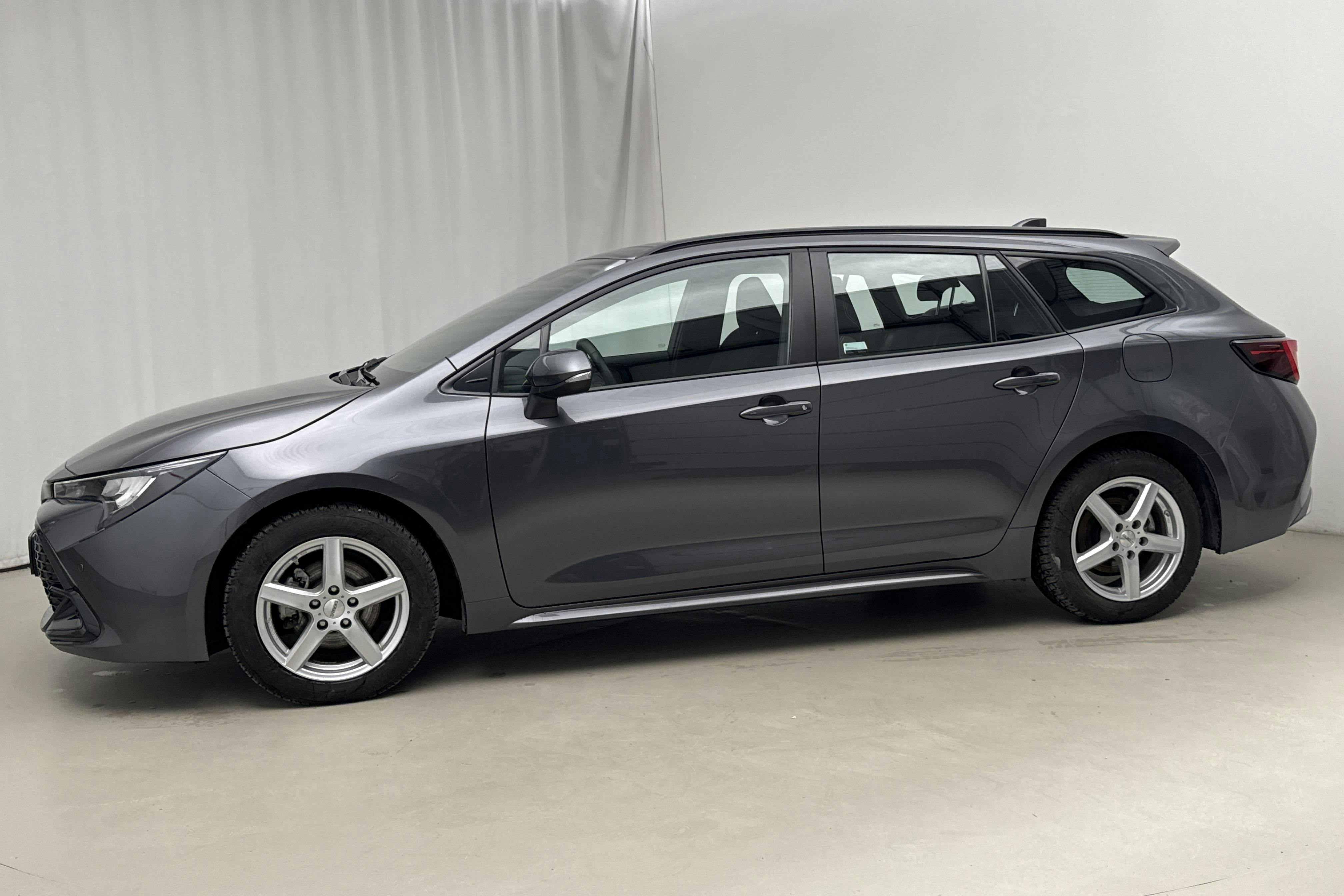 Presentation photo 2 of 20: Toyota Corolla 1.8 Hybrid Touring Sports (140hk) - 24 830 km - Automatic - Dark Grey - 2024