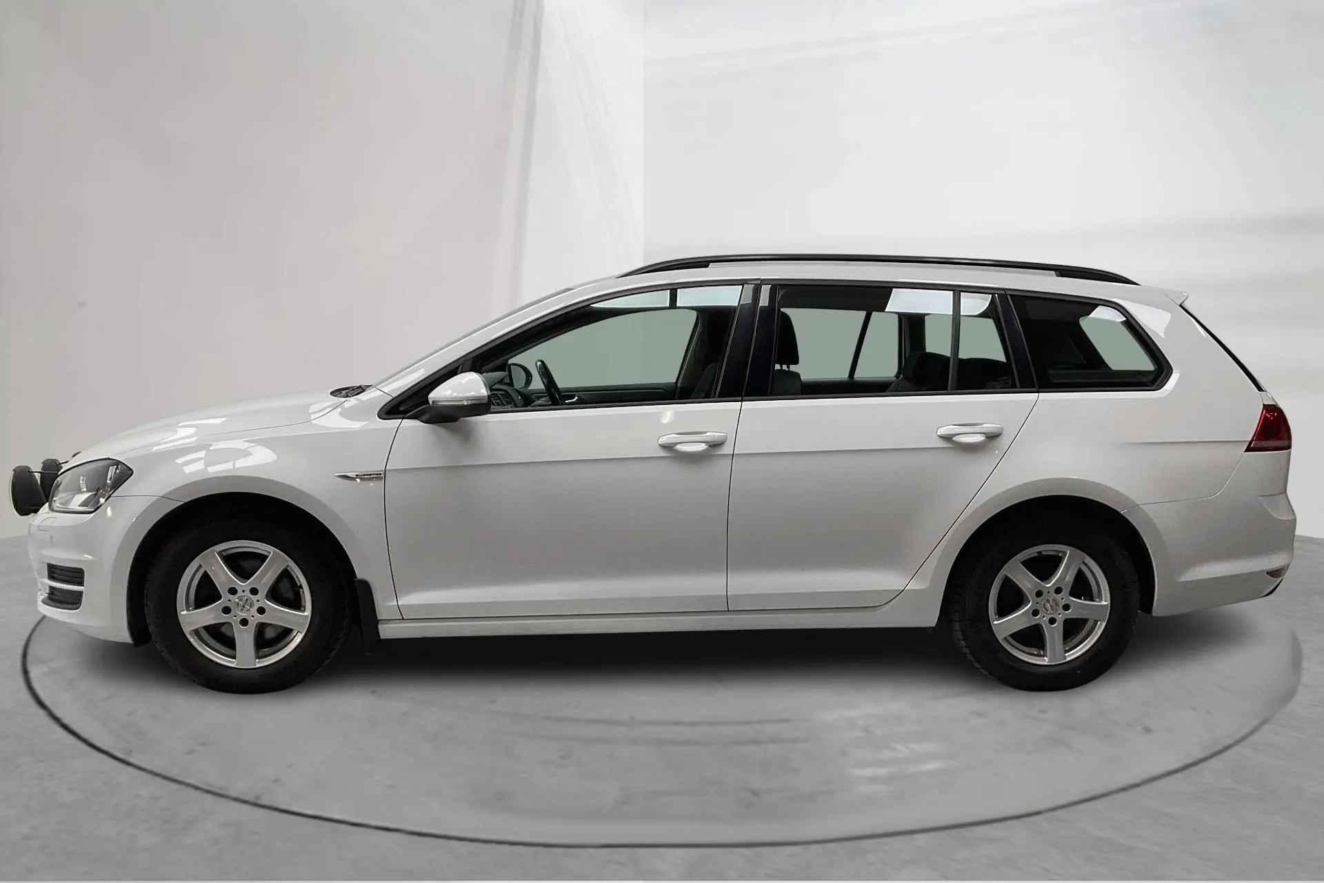 Presentation photo 2 of 15: VW Golf VII 1.4 TGI BlueMotion Sportscombi (110hk) - 66 850 km - Automatic - white - 2017