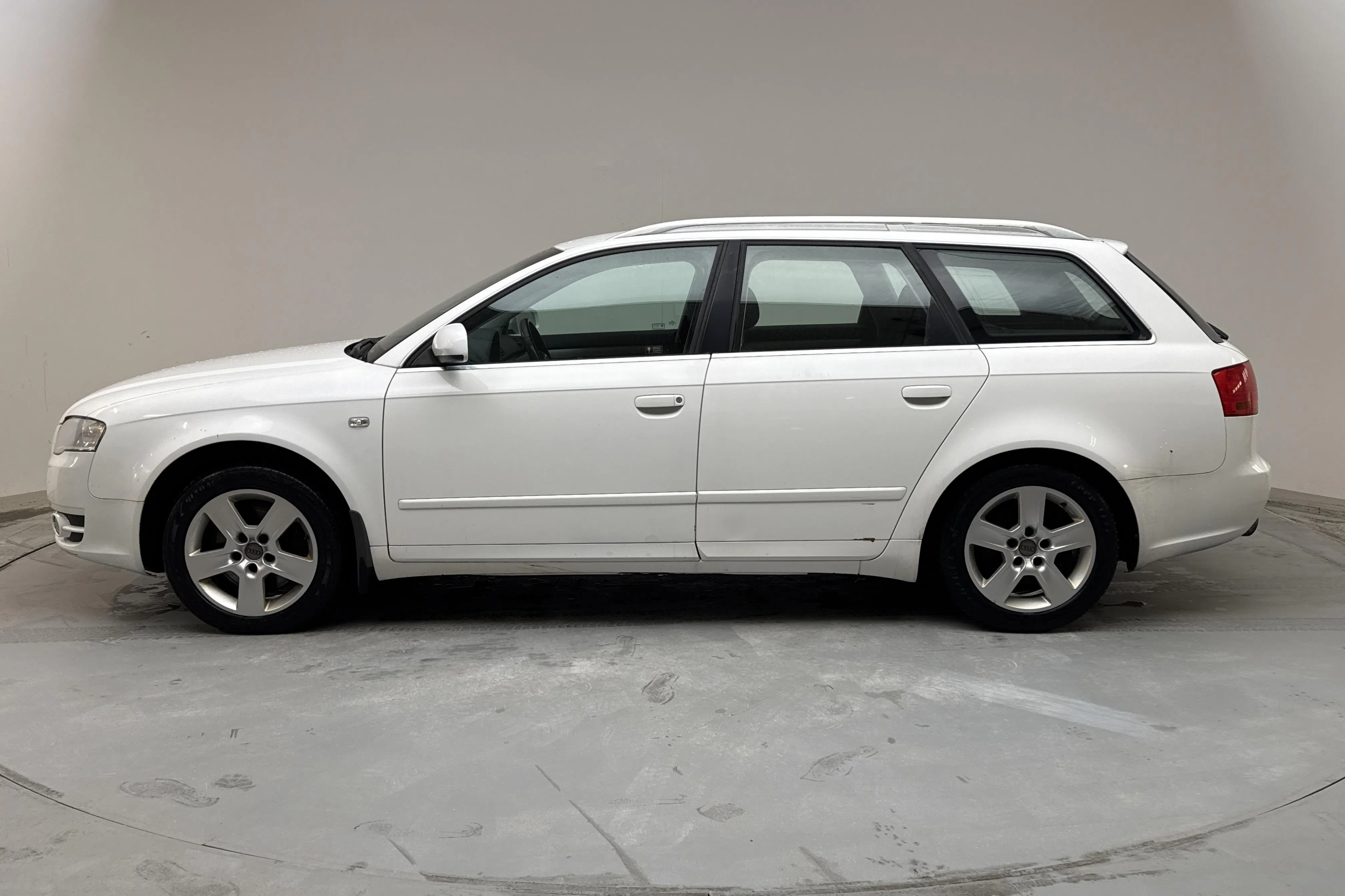 Presentationsfoto 2 av 13: Audi A4 2.0T Avant (200hk) - 19 226 mil - Automat - vit - 2008