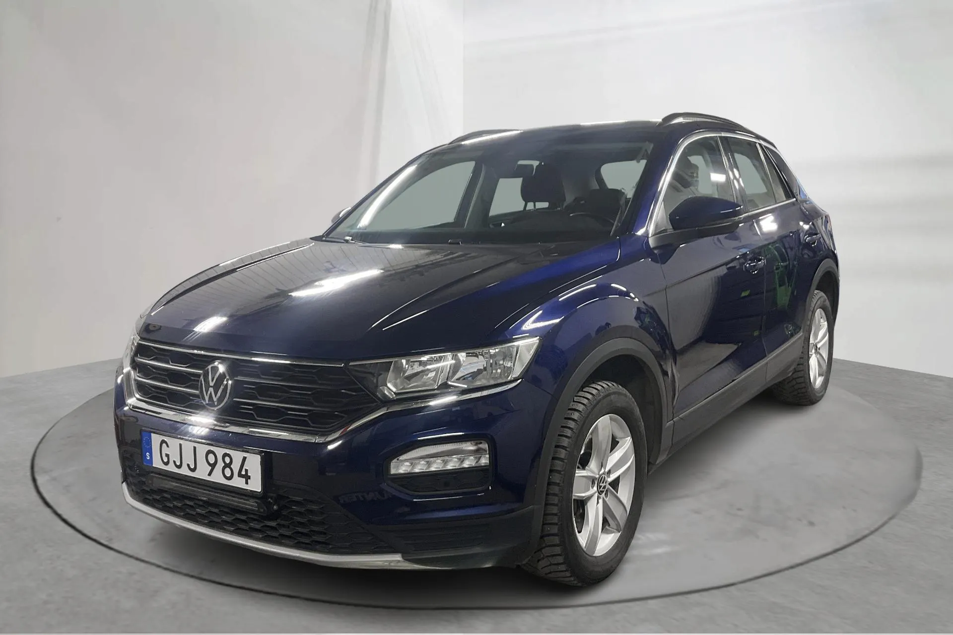 Presentationsfoto 1 av 14: VW T-Roc 2.0 TDI 4MOTION (150hk) - 15 111 mil - Automat - Dark Blue - 2021