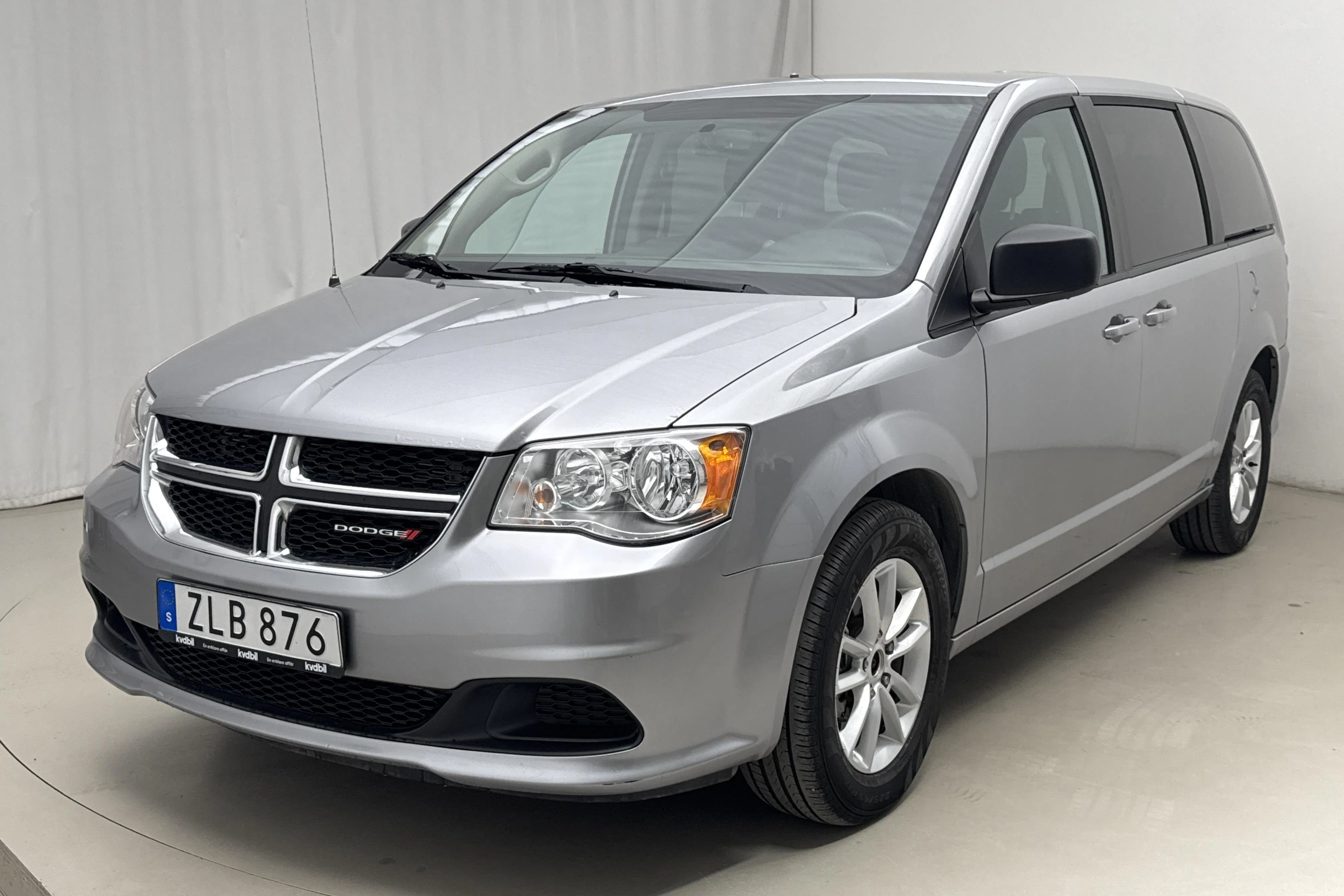 Presentationsfoto 1 av 15: Dodge Grand Caravan 3.6 (287hk) - 6 276 mil - Automat - silver - 2018
